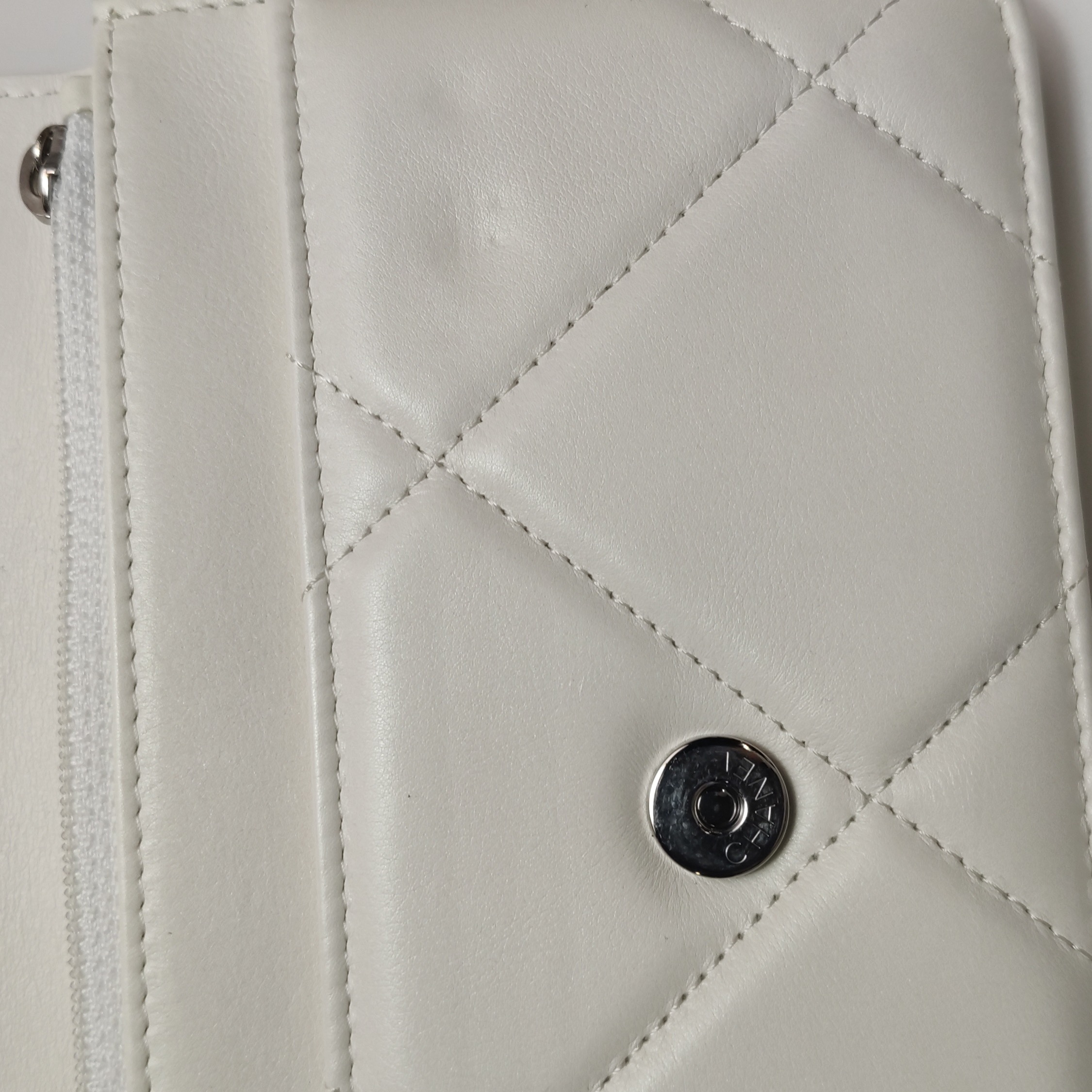 Chanel 19 Wallet on Chain Quilted Lambskin — photo 12 of 20