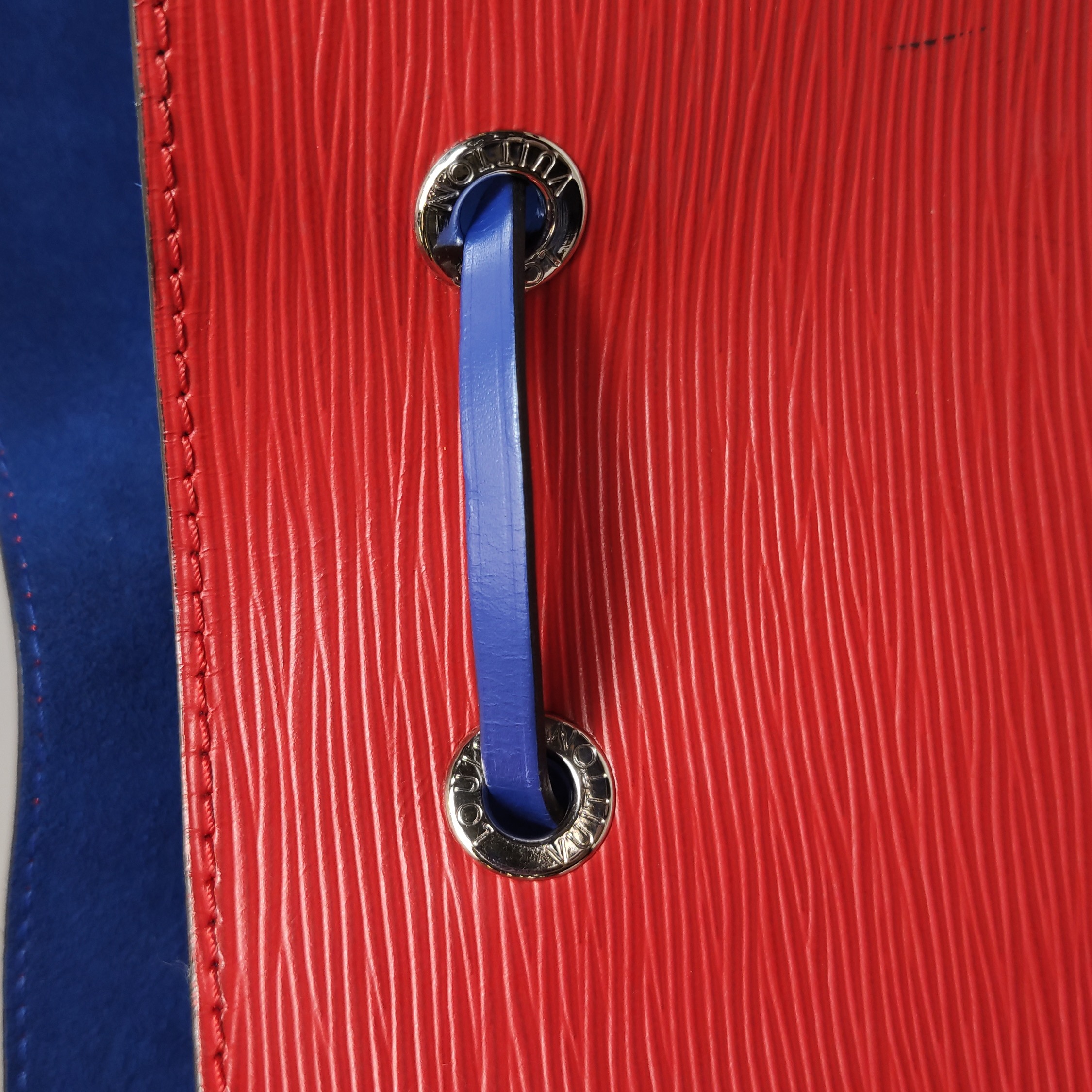 Louis Vuitton(LV) NeoNoe Handbag Epi Leather MM — photo 9 of 15