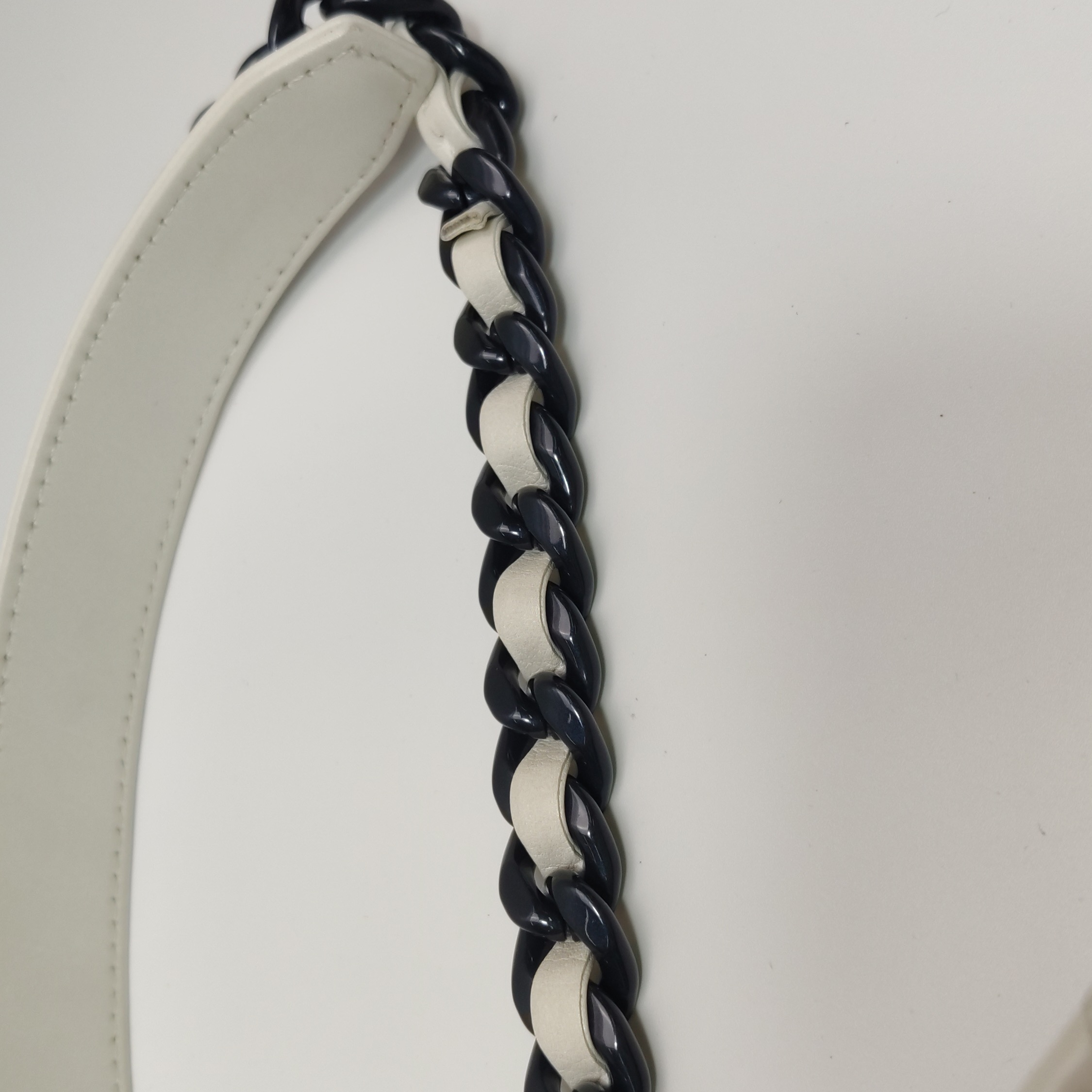 Chanel 19 Wallet on Chain Quilted Lambskin — photo 10 of 20