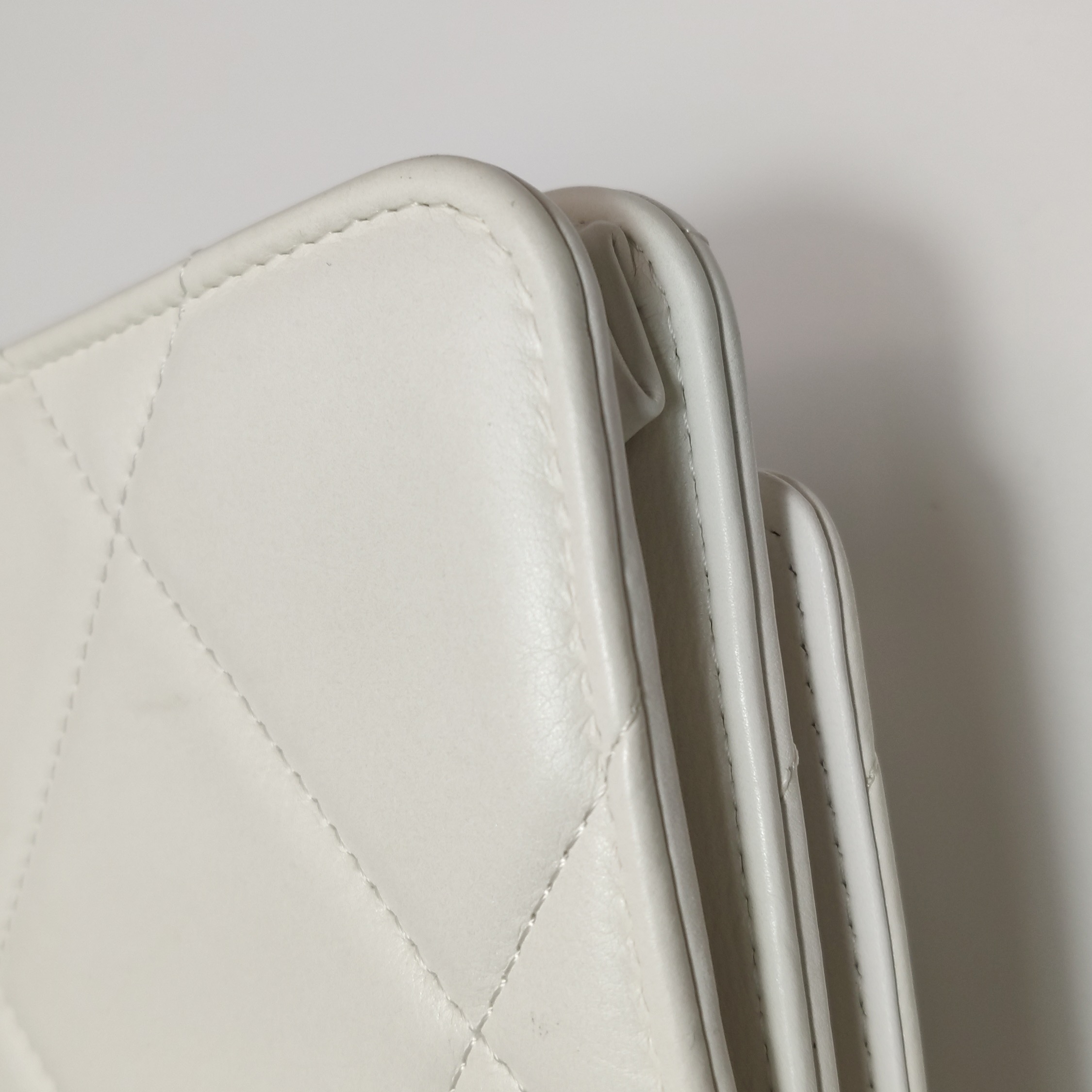 Chanel 19 Wallet on Chain Quilted Lambskin — photo 16 of 20
