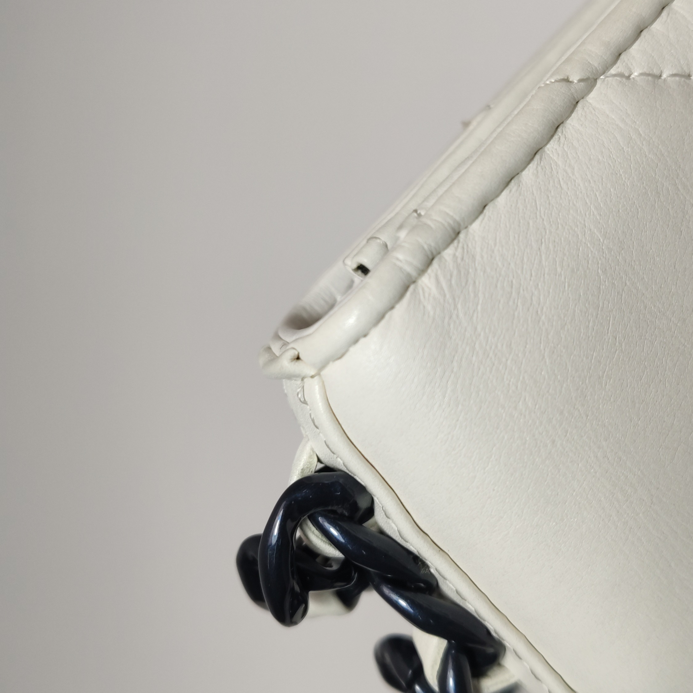 Chanel 19 Wallet on Chain Quilted Lambskin — photo 15 of 20