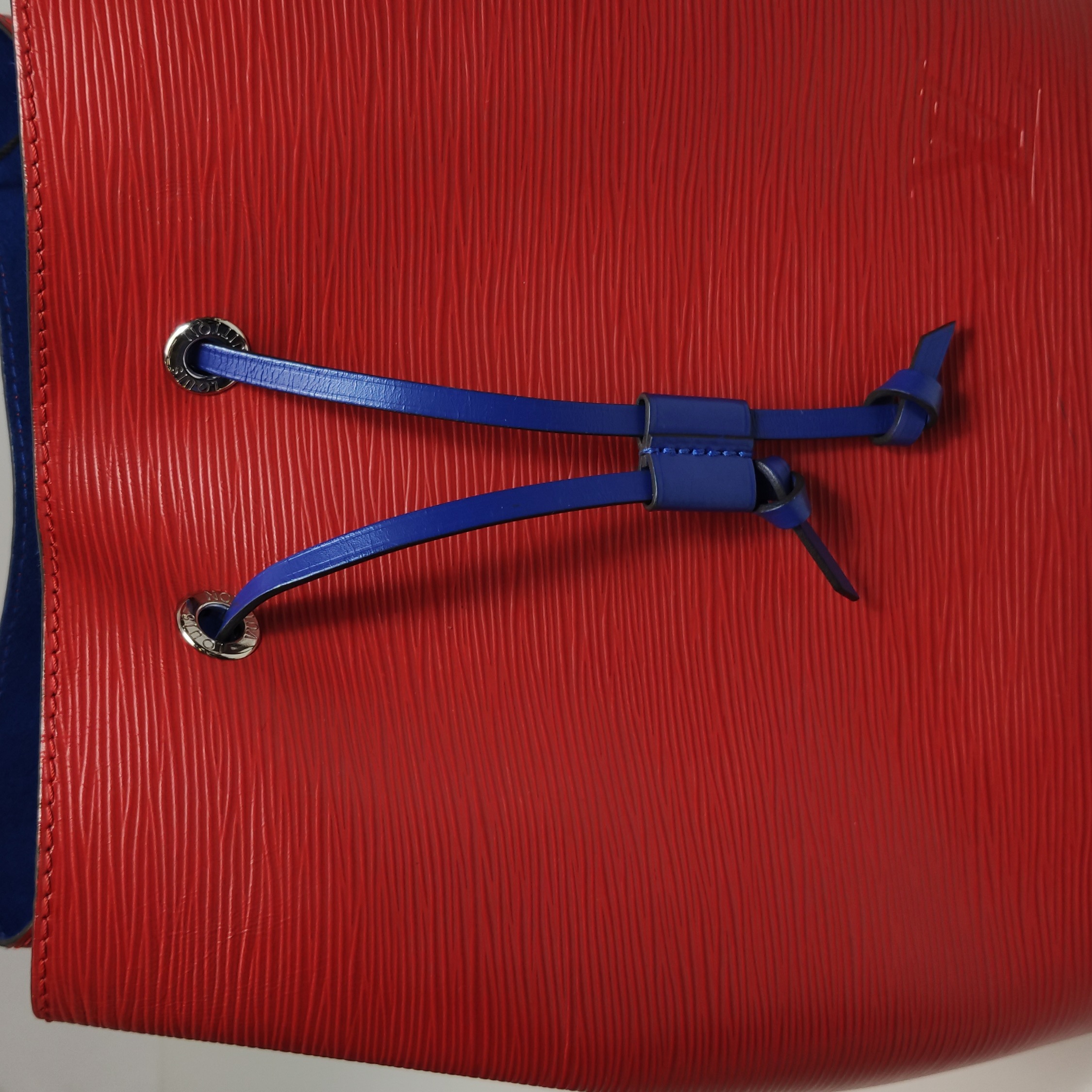 Louis Vuitton(LV) NeoNoe Handbag Epi Leather MM — photo 8 of 15