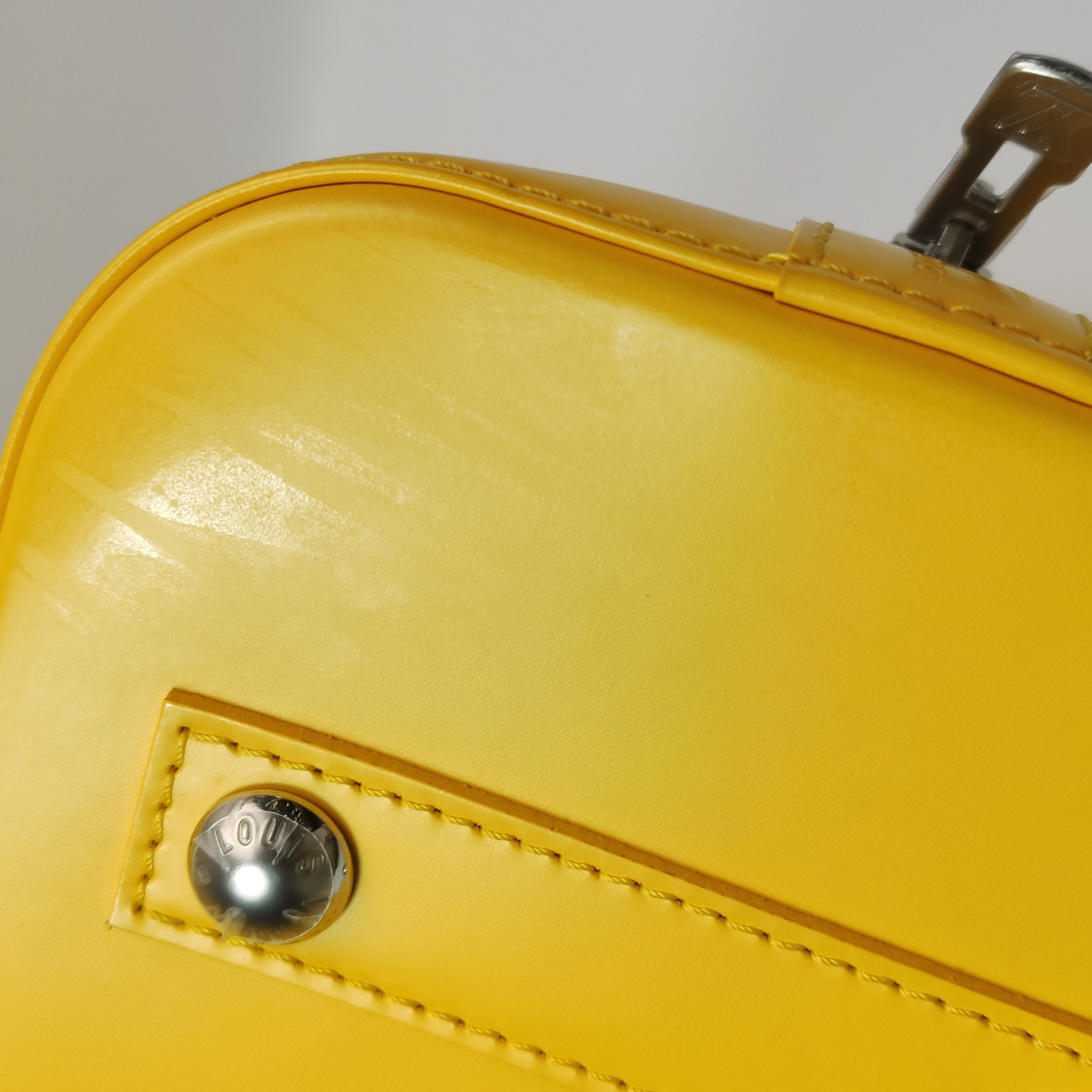 Louis Vuitton(LV) Alma Handbag Epi Leather PM — photo 12 of 15