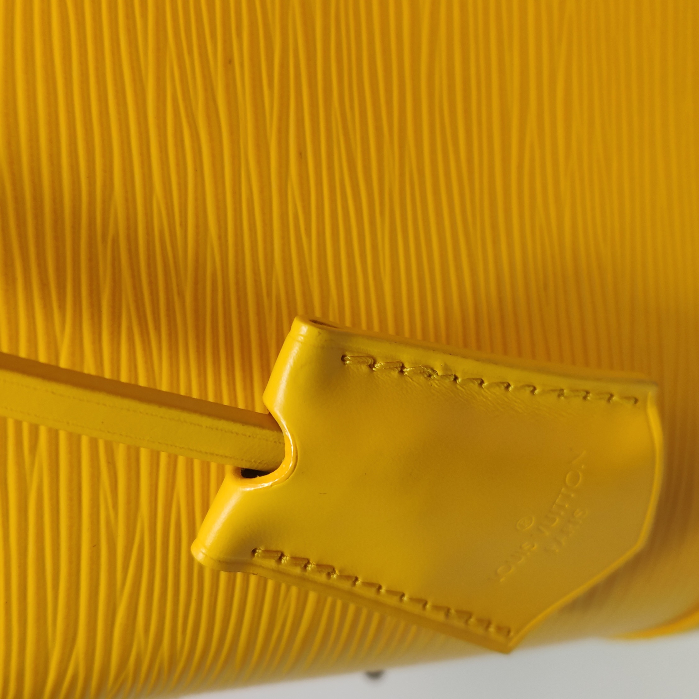 Louis Vuitton(LV) Alma Handbag Epi Leather PM — photo 15 of 15