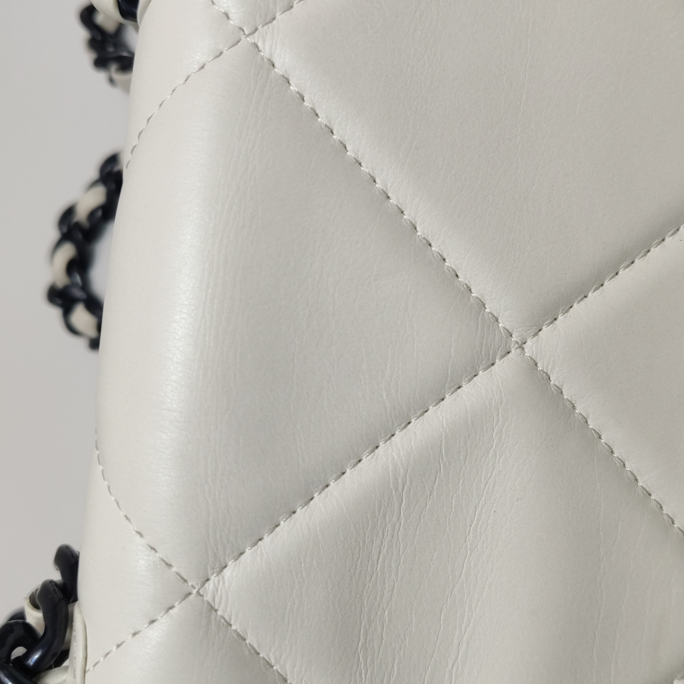 Chanel 19 Wallet on Chain Quilted Lambskin — photo 17 of 20