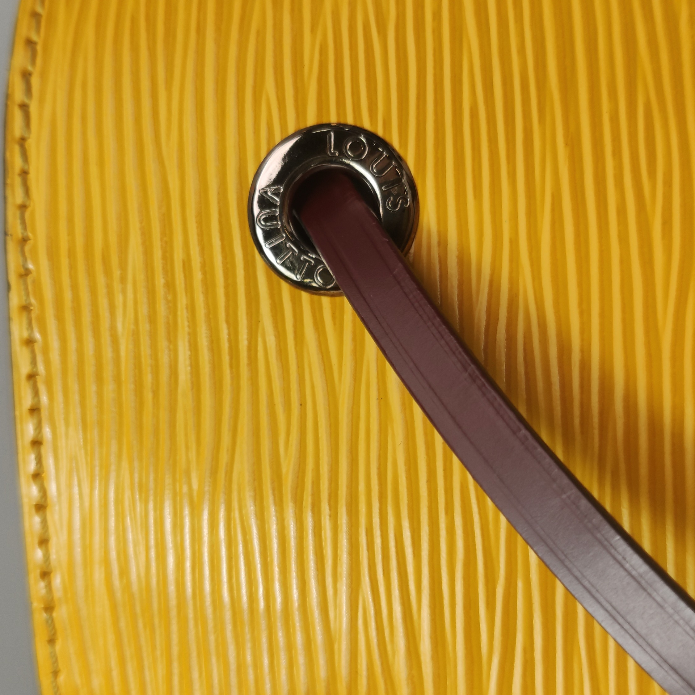 Louis Vuitton(LV) NeoNoe Handbag Epi Leather BB — photo 11 of 13