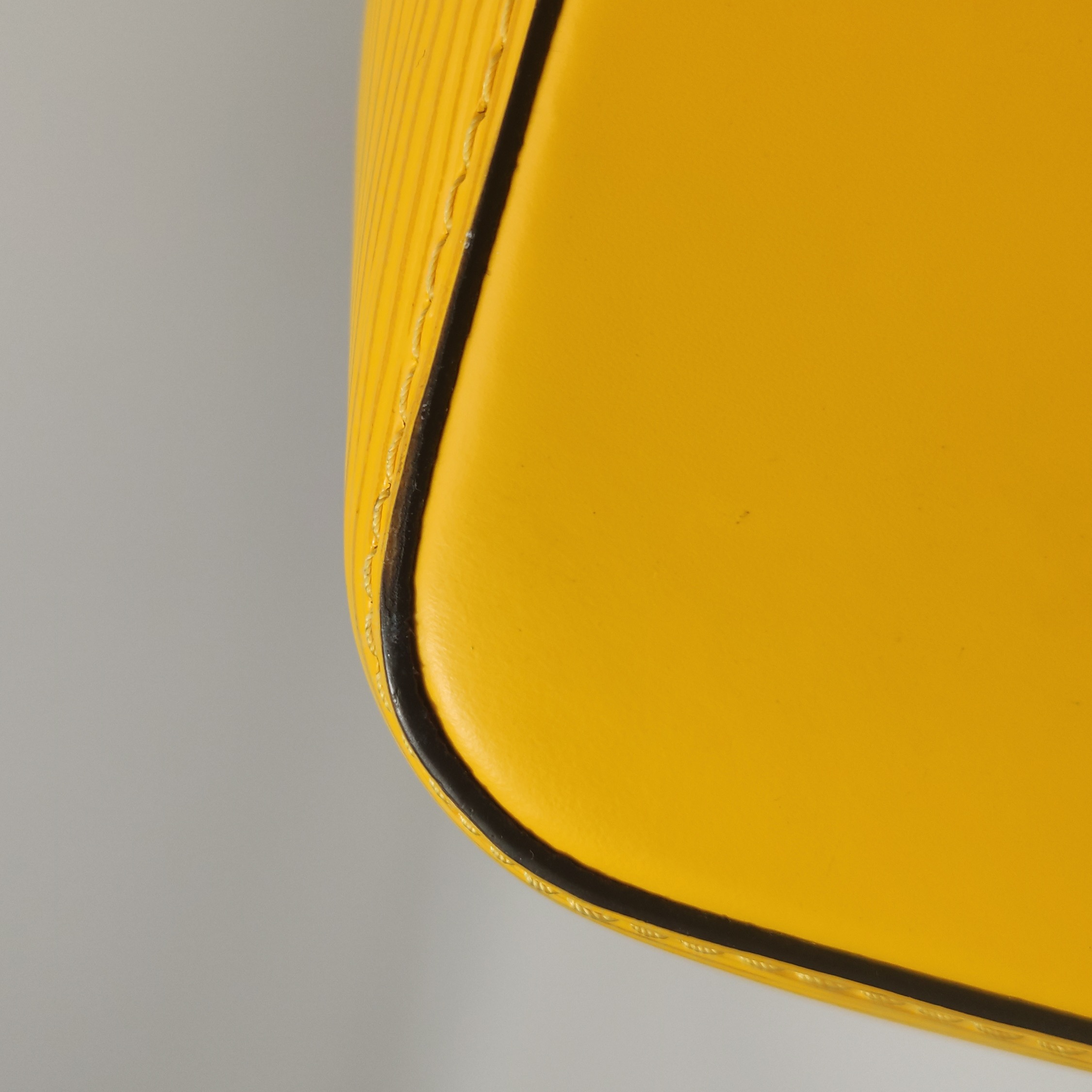 Louis Vuitton(LV) NeoNoe Handbag Epi Leather BB — photo 10 of 13