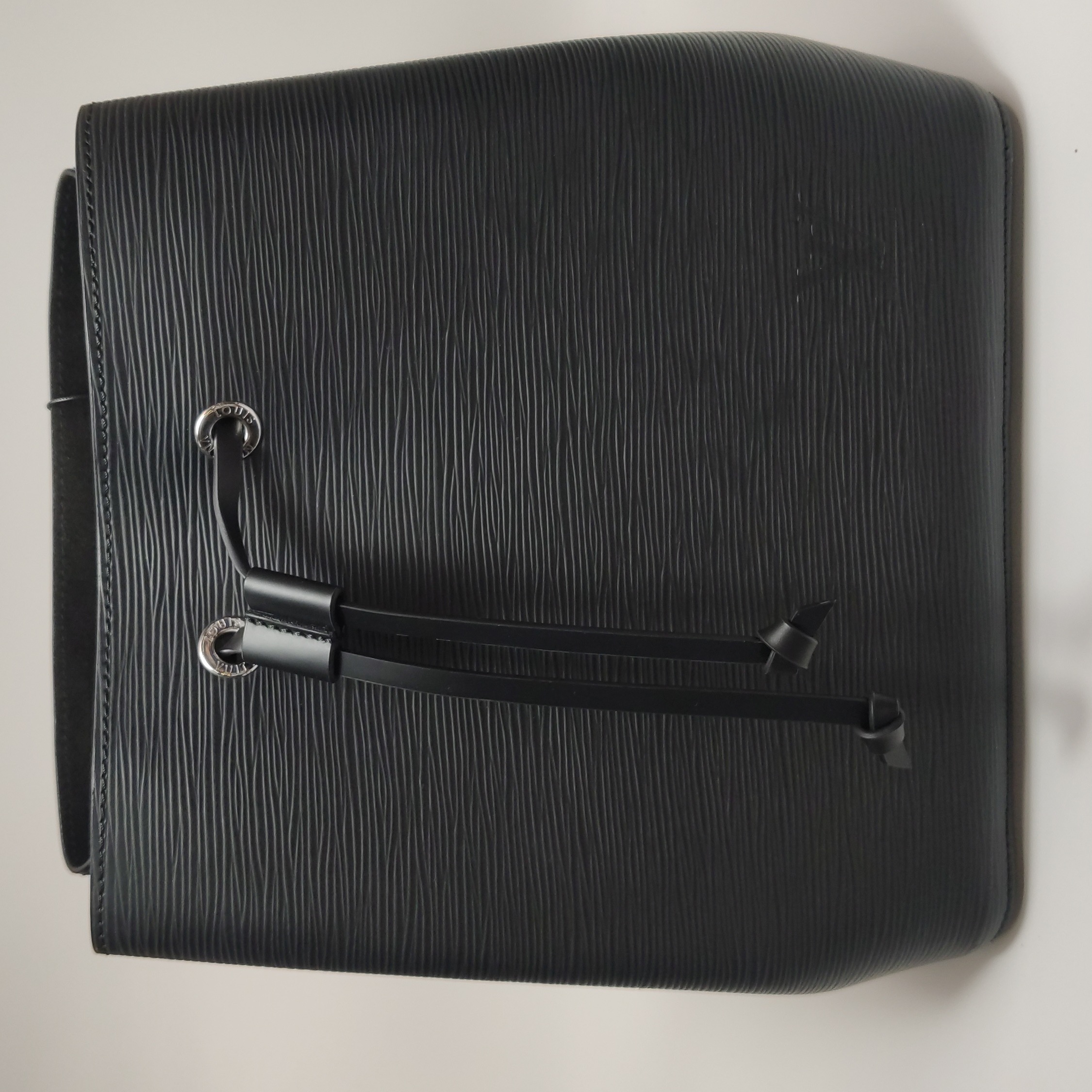 Louis Vuitton(LV) NeoNoe Handbag Epi Leather MM — photo 8 of 15