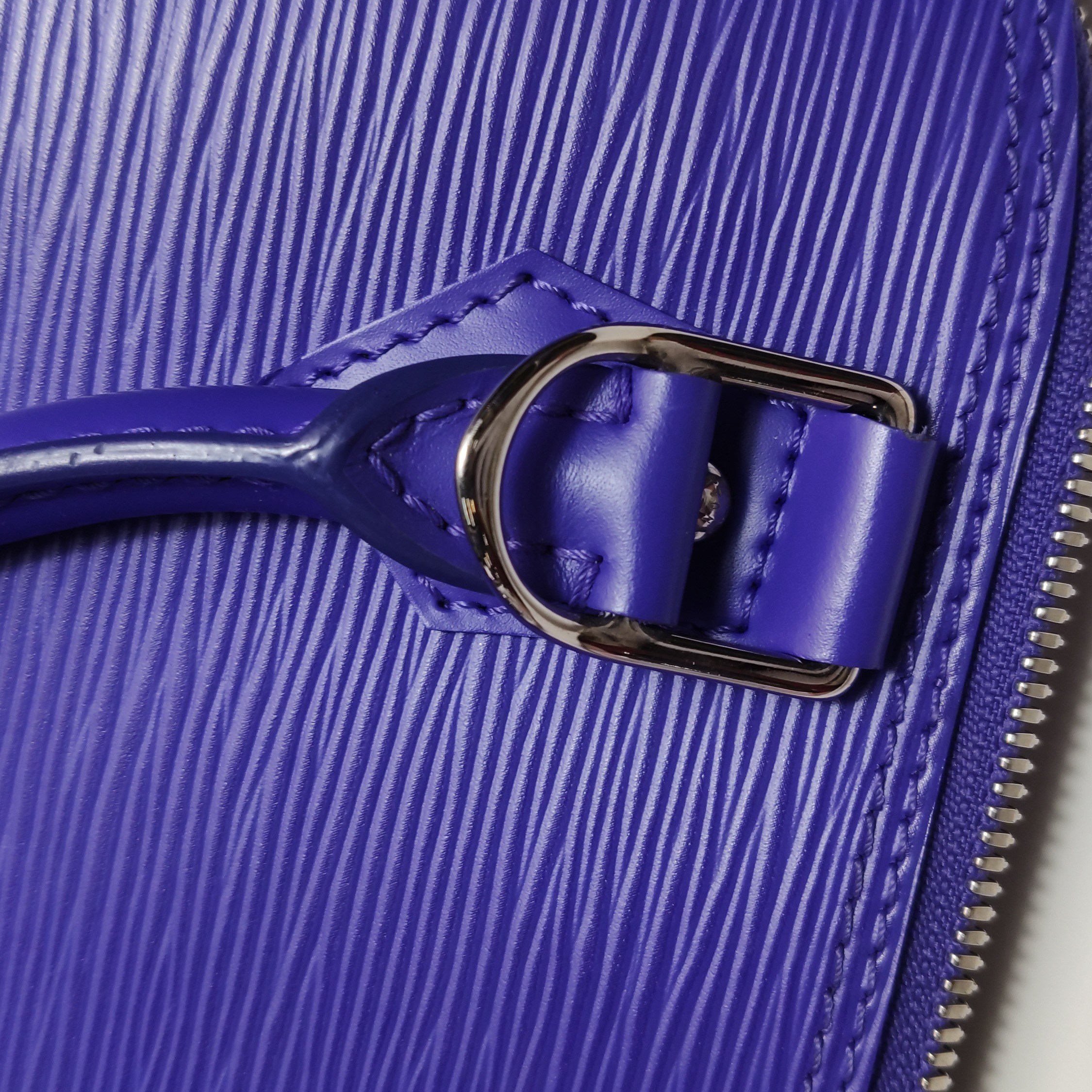 Louis Vuitton(LV) Alma Handbag Epi Leather PM — photo 15 of 16