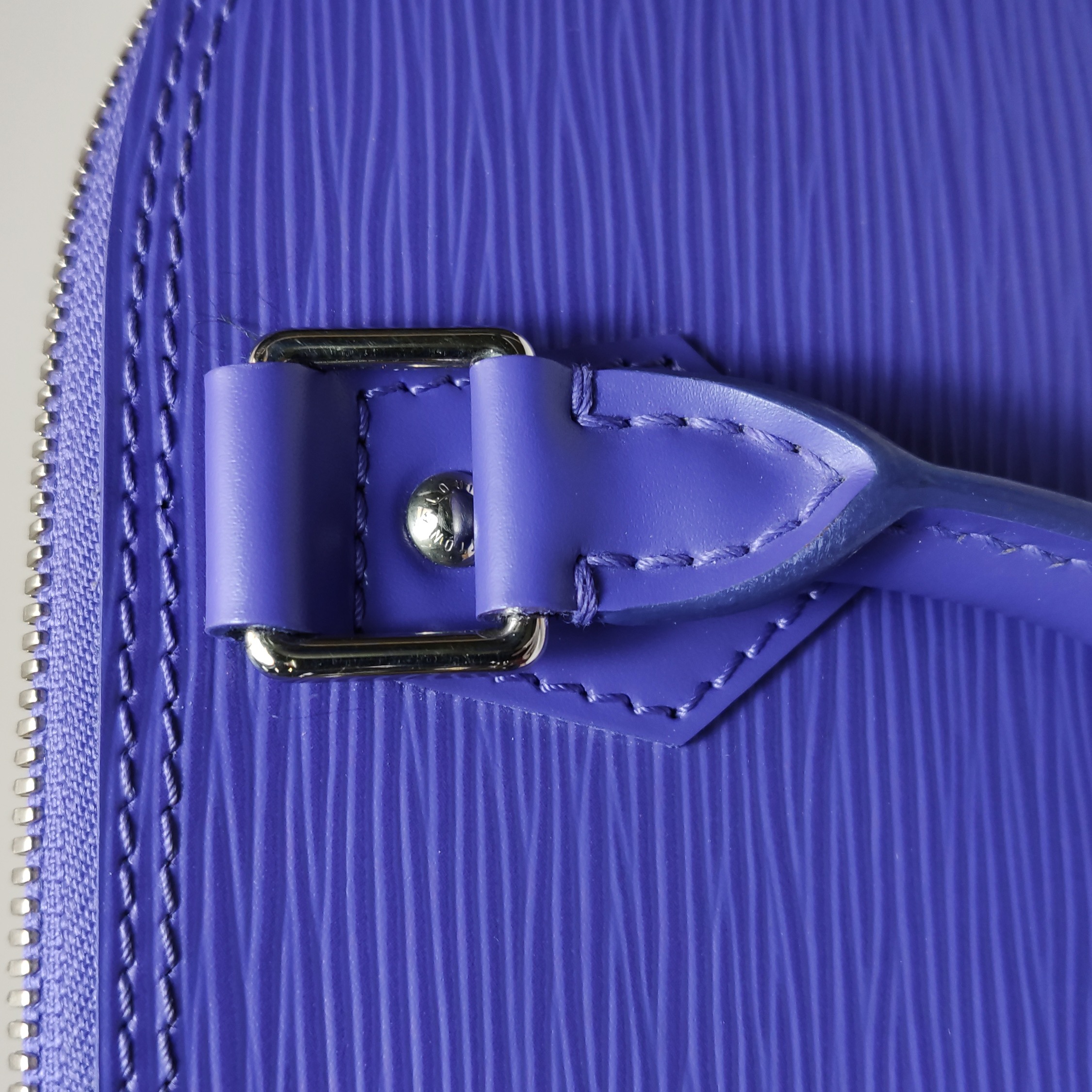 Louis Vuitton(LV) Alma Handbag Epi Leather PM — photo 10 of 16