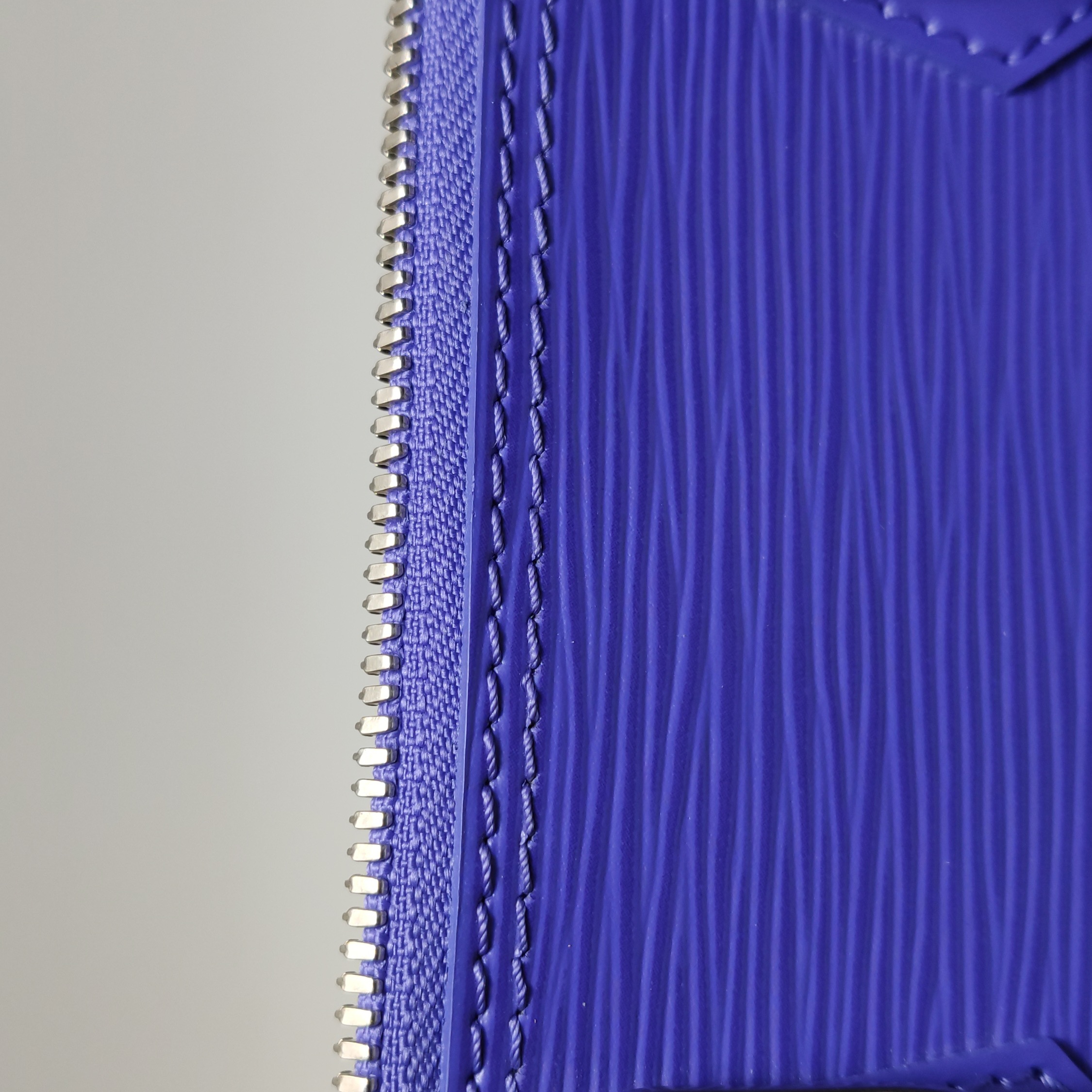 Louis Vuitton(LV) Alma Handbag Epi Leather PM — photo 11 of 16