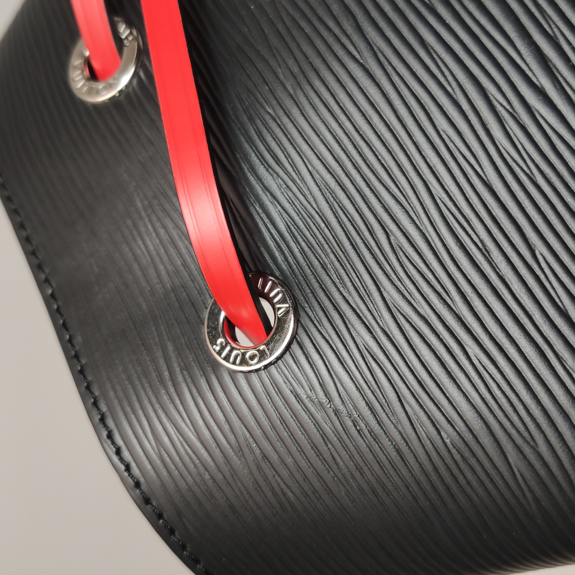 Louis Vuitton(LV) NeoNoe Handbag Epi Leather BB — photo 9 of 14