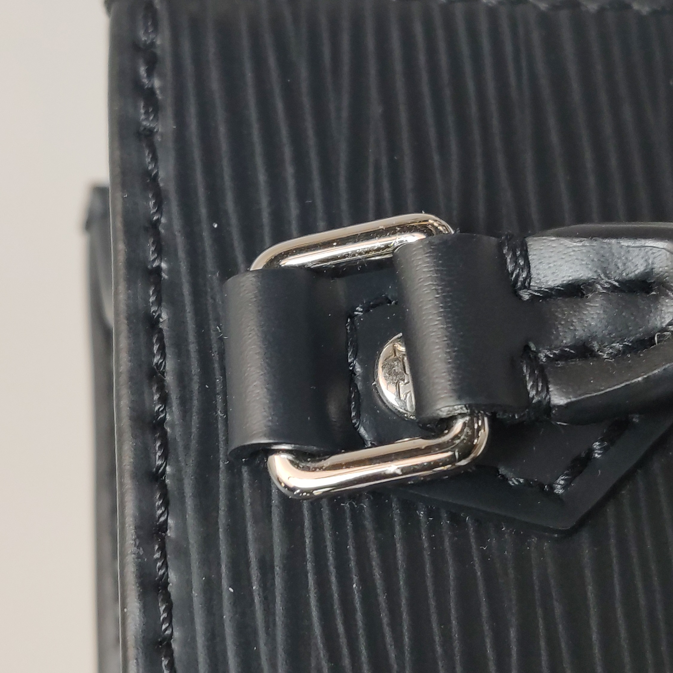 Louis Vuitton(LV) Petit Sac Plat Bag Epi Leather — photo 8 of 15