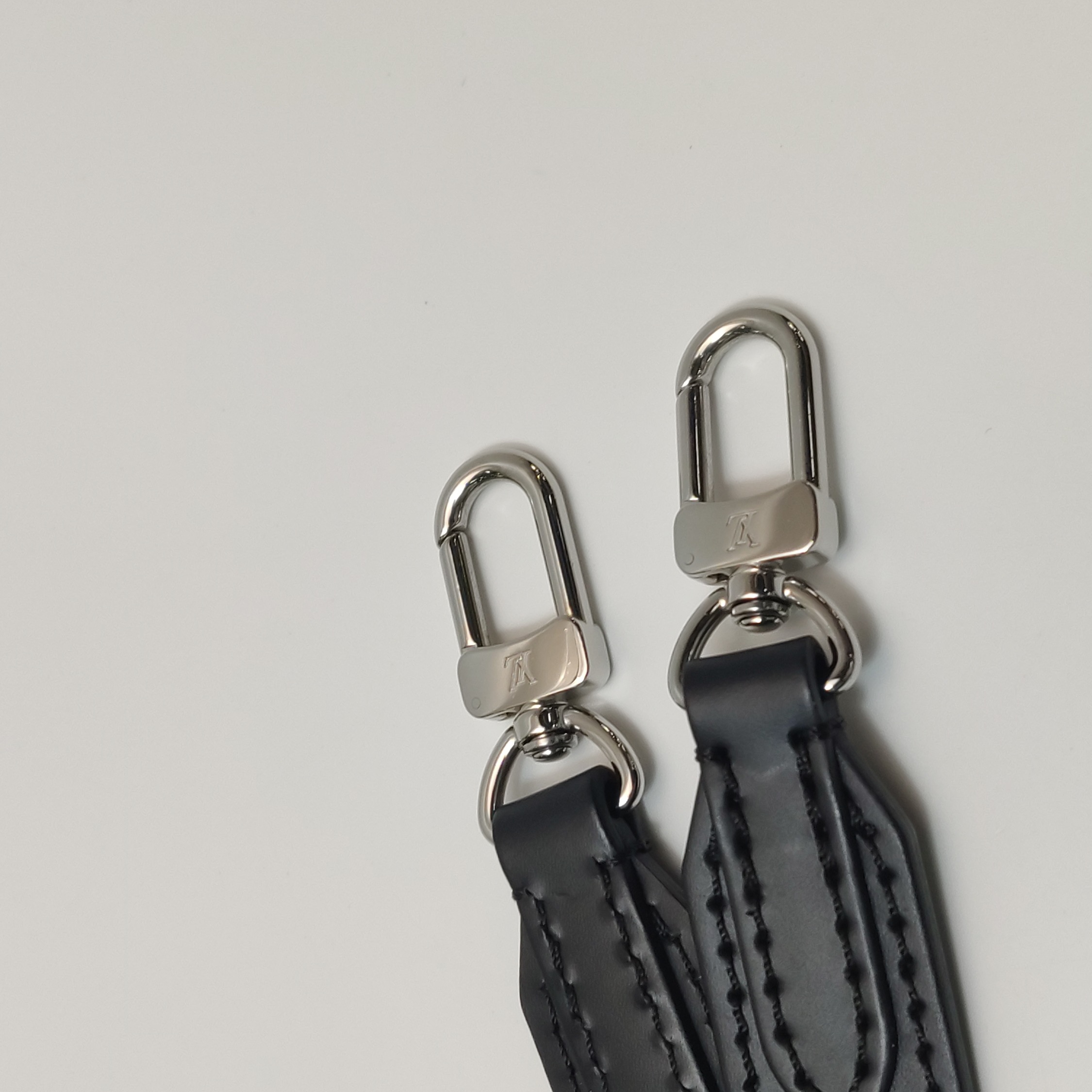Louis Vuitton(LV) Petit Sac Plat Bag Epi Leather — photo 15 of 15