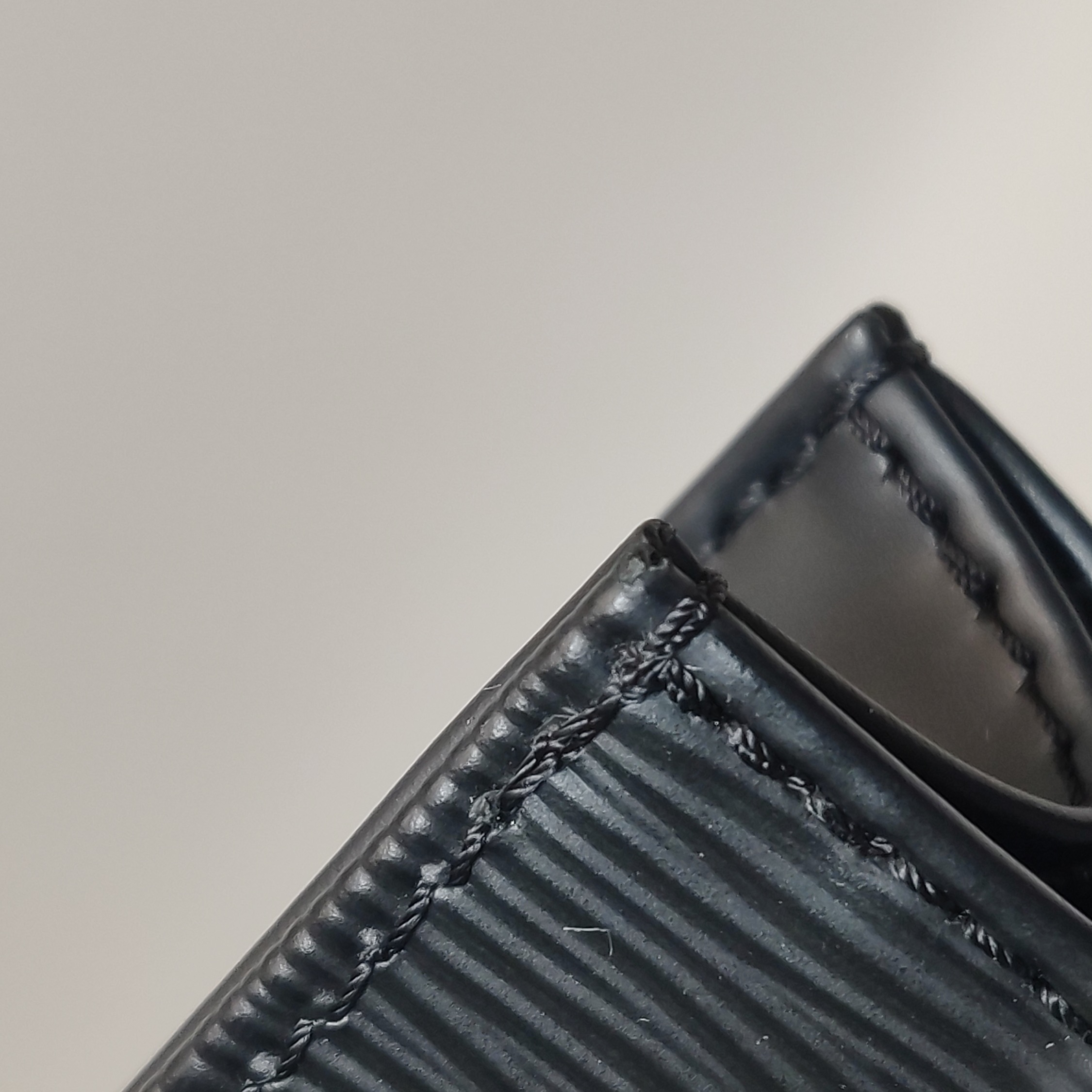 Louis Vuitton(LV) Petit Sac Plat Bag Epi Leather — photo 11 of 15
