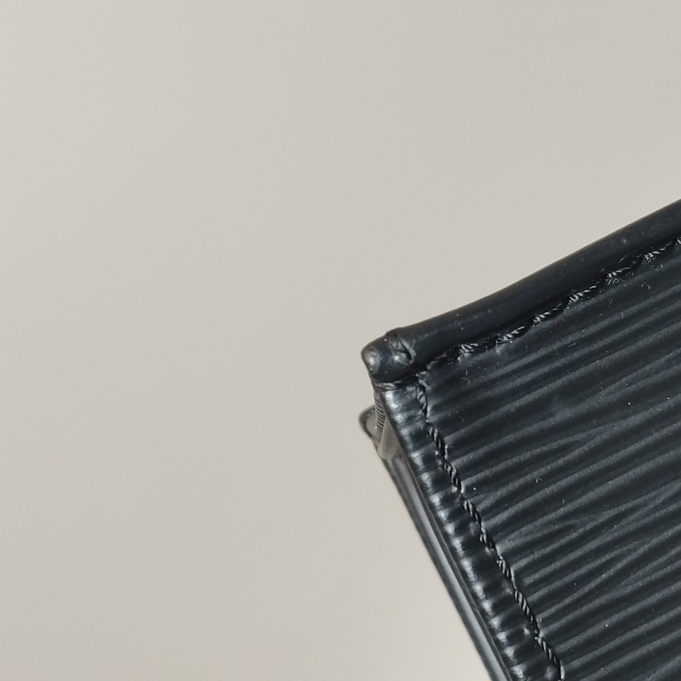 Louis Vuitton(LV) Petit Sac Plat Bag Epi Leather — photo 12 of 15