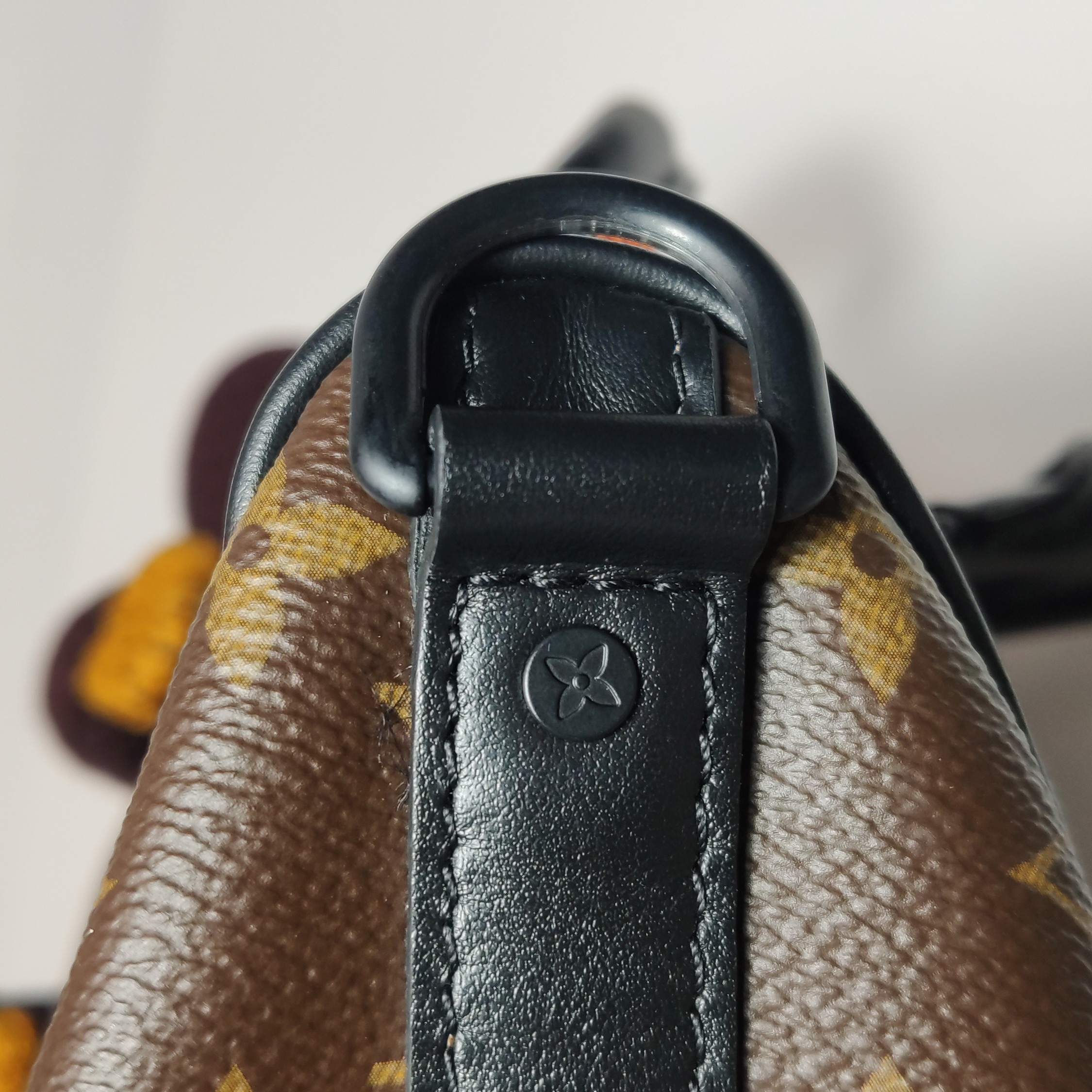 Louis Vuitton(LV) Keepall Bandouliere Bag Monogram Canvas with LV Friends Plush Monkey XS — photo 13 of 18