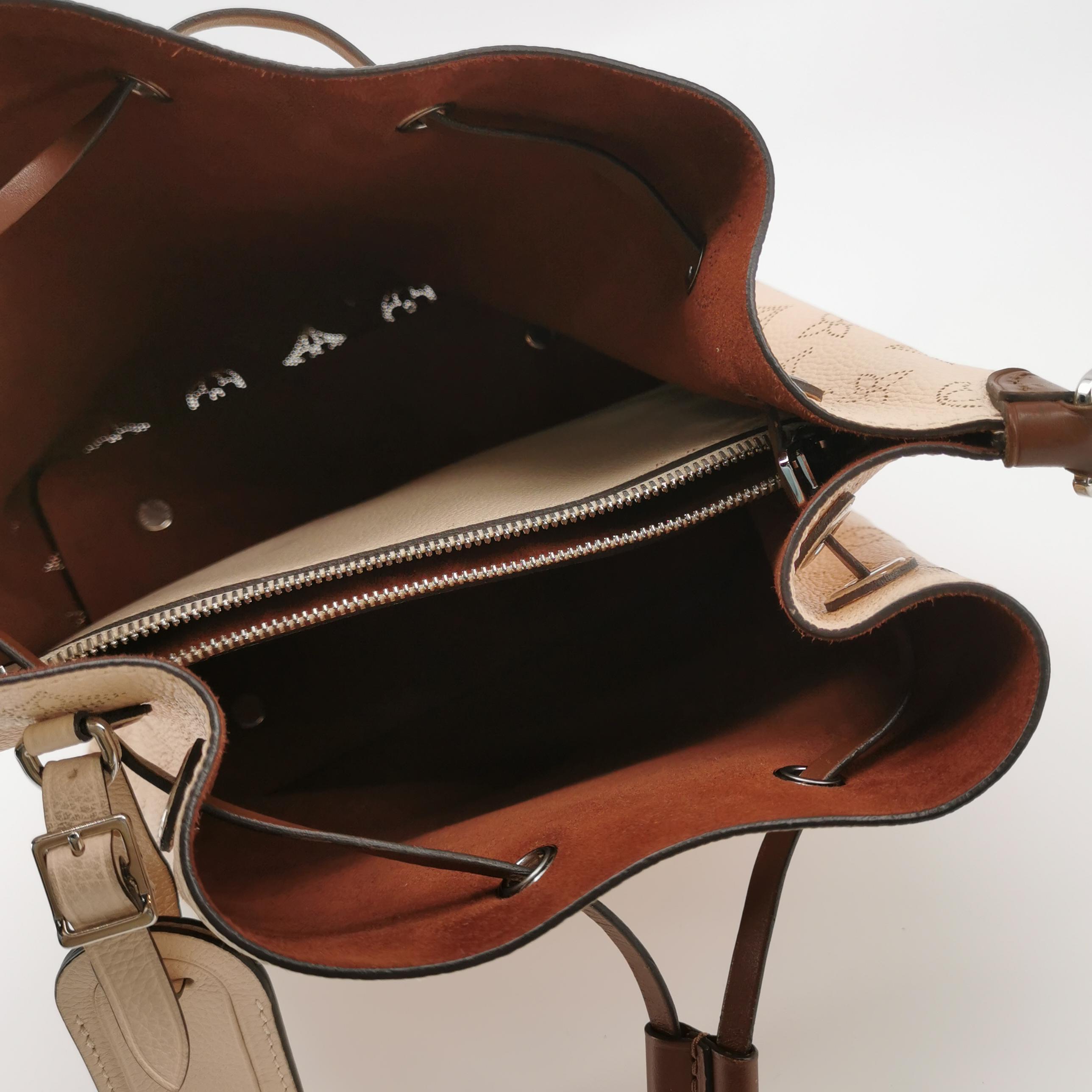 Louis Vuitton(LV) Muria Bucket Bag Mahina Leather — photo 8 of 26