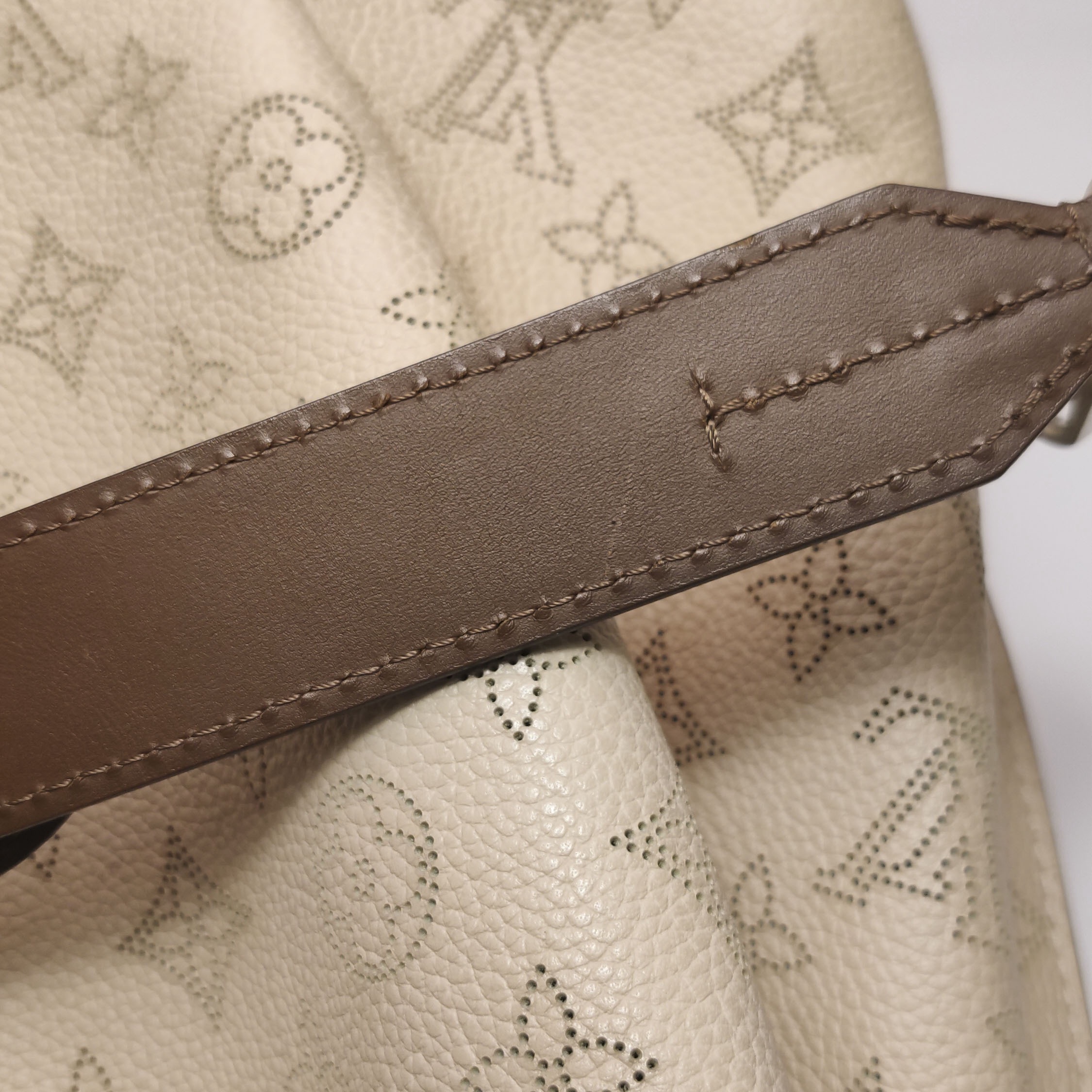 Louis Vuitton(LV) Muria Bucket Bag Mahina Leather — photo 23 of 26