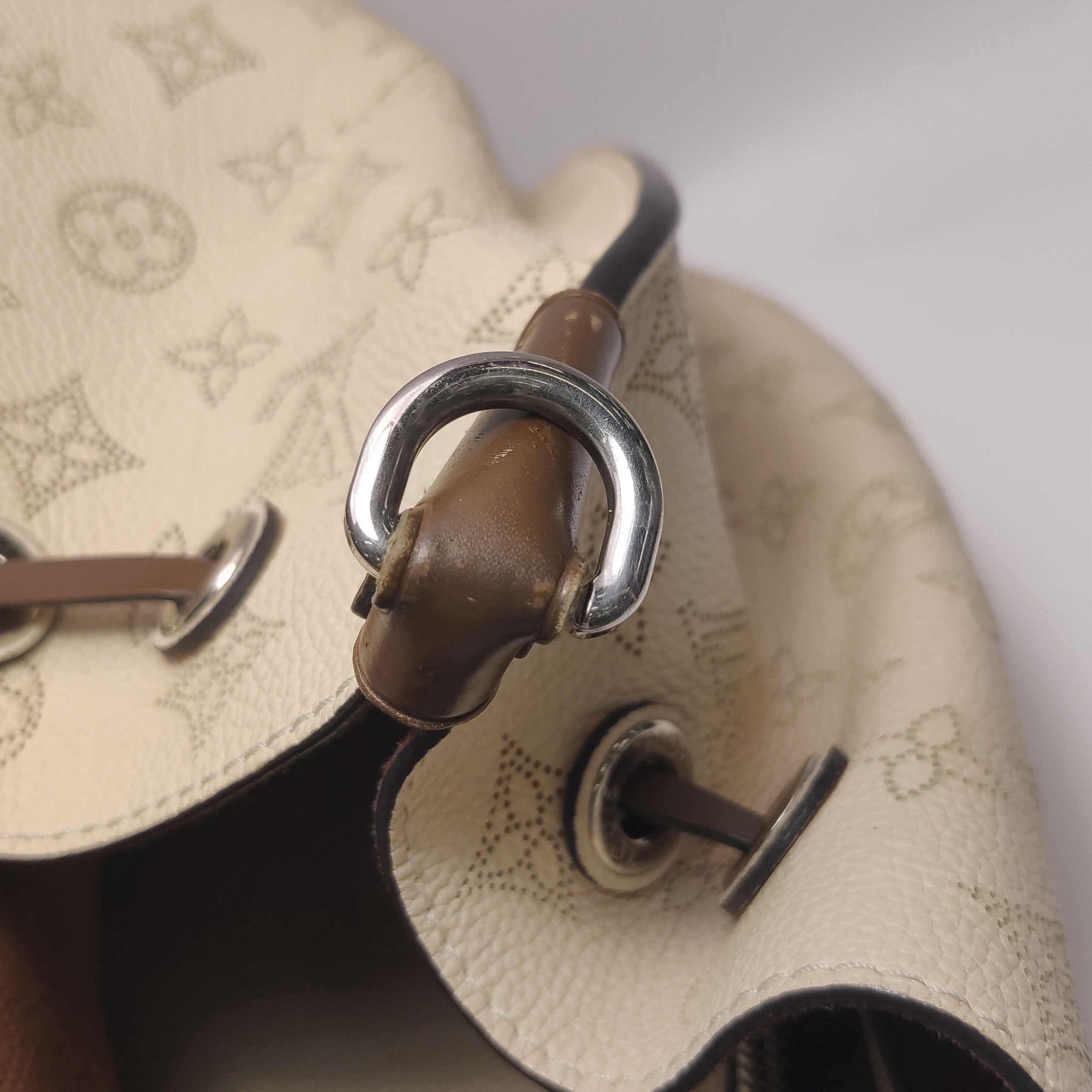 Louis Vuitton(LV) Muria Bucket Bag Mahina Leather — photo 11 of 26