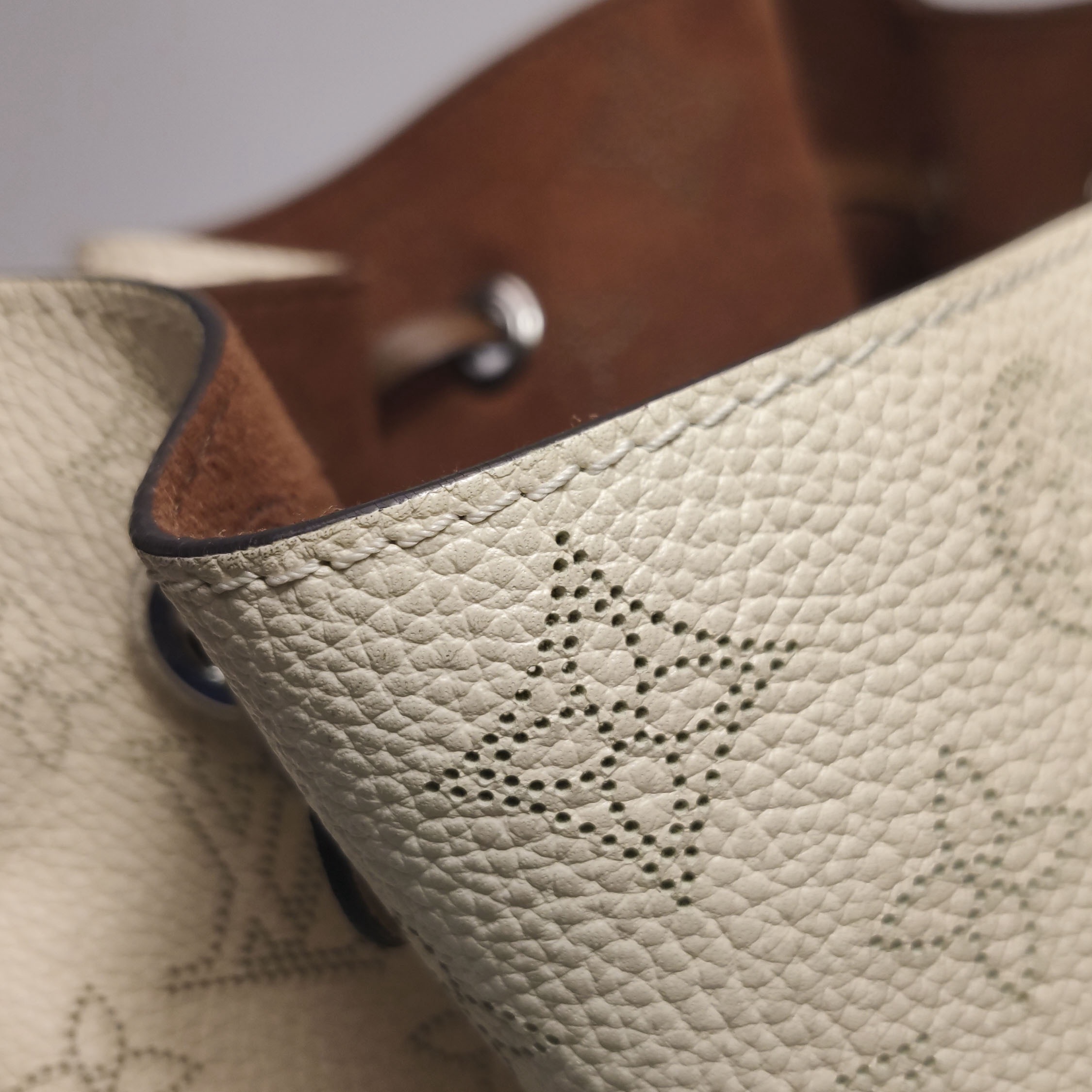 Louis Vuitton(LV) Muria Bucket Bag Mahina Leather — photo 13 of 26