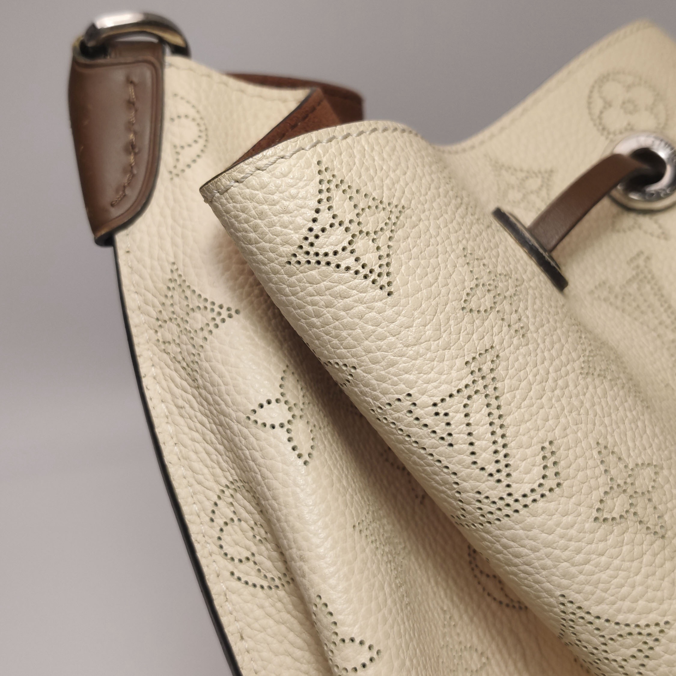 Louis Vuitton(LV) Muria Bucket Bag Mahina Leather — photo 15 of 26