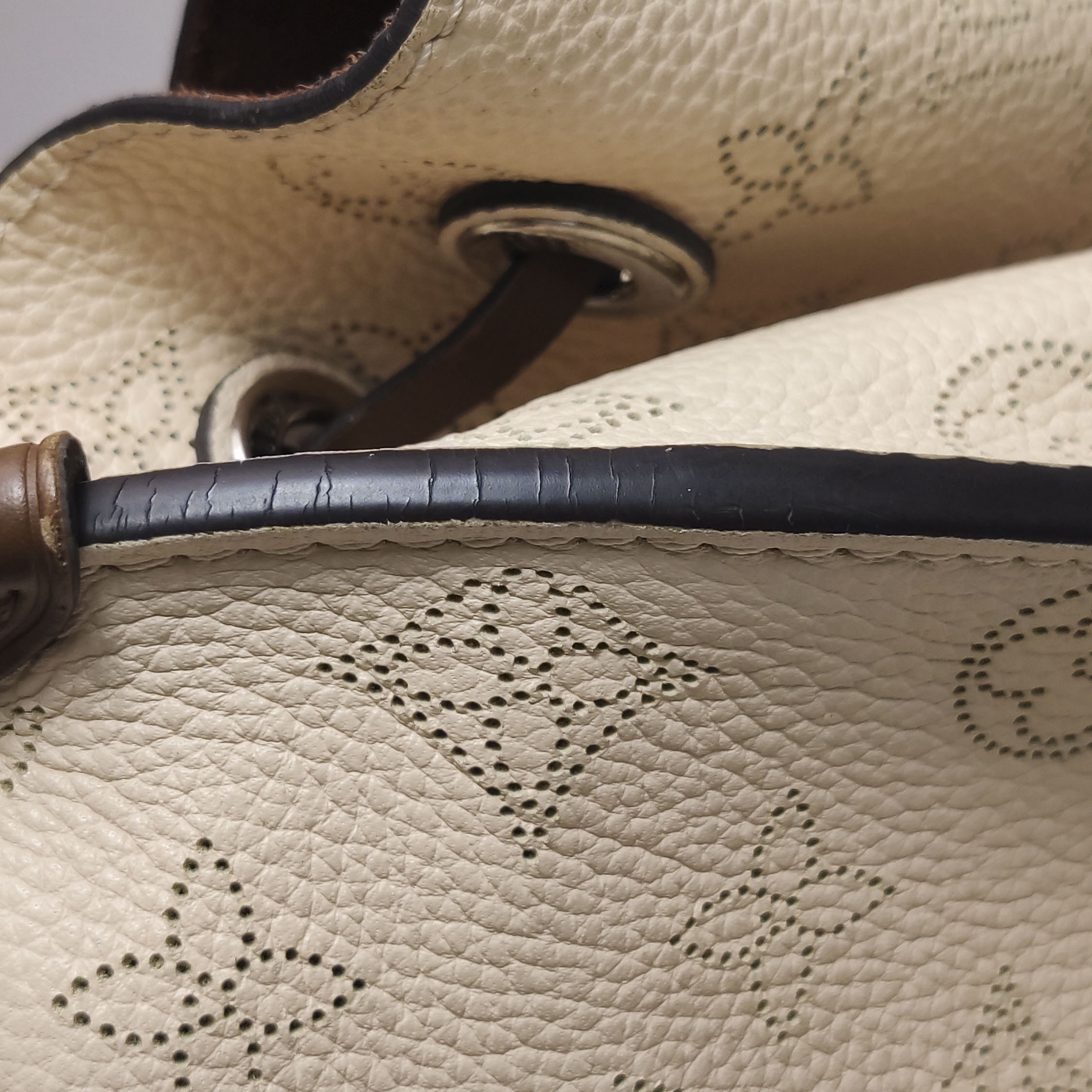 Louis Vuitton(LV) Muria Bucket Bag Mahina Leather — photo 20 of 26