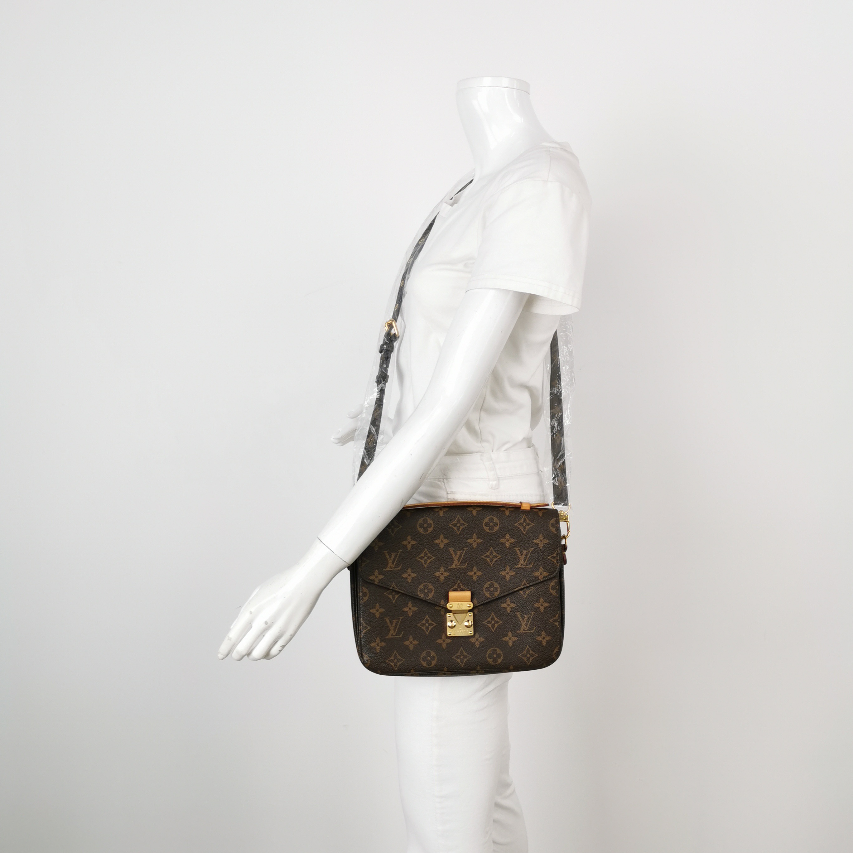 Louis Vuitton Pochette Metis Monogram Canvas — alternate view