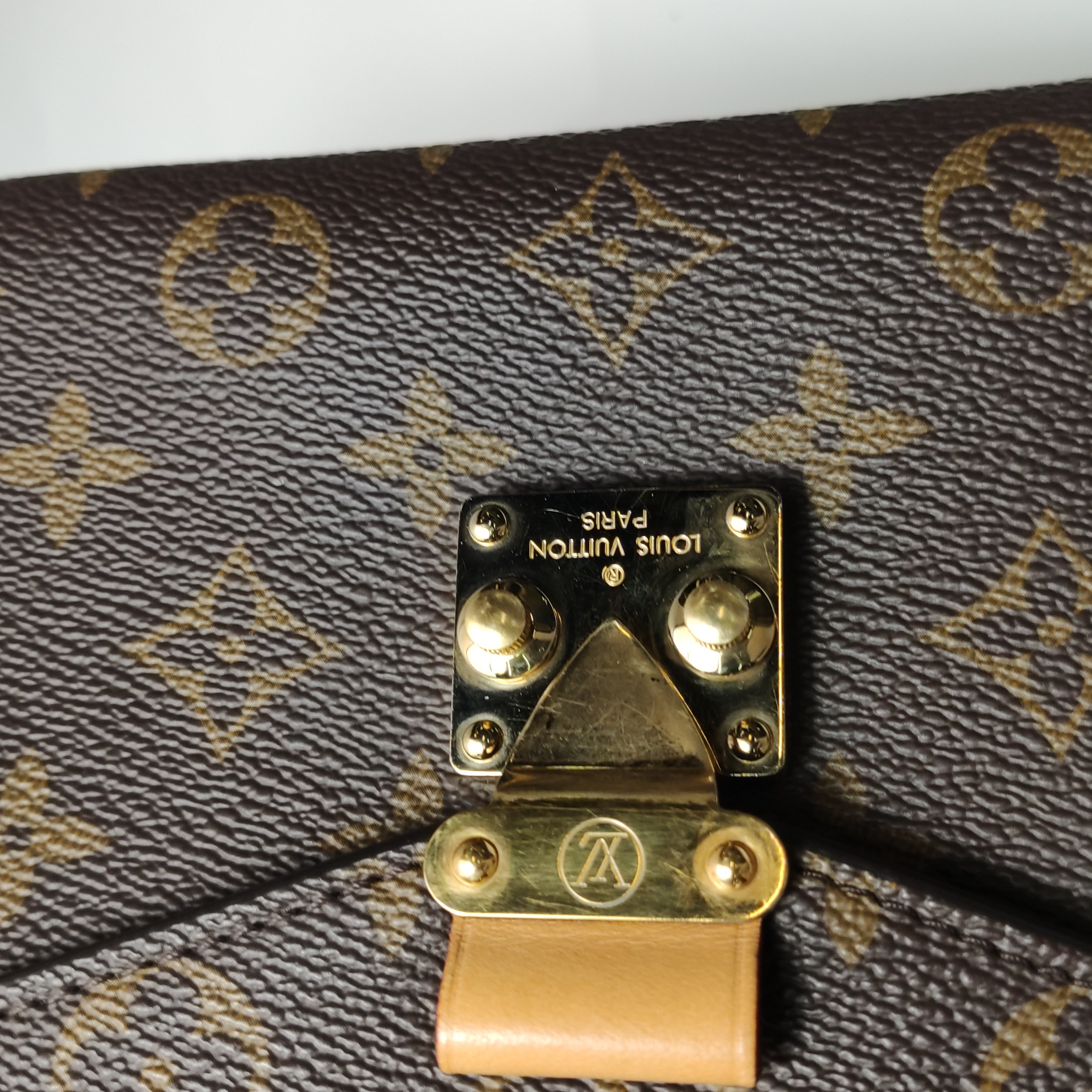 Louis Vuitton Pochette Metis Monogram Canvas — photo 10 of 22