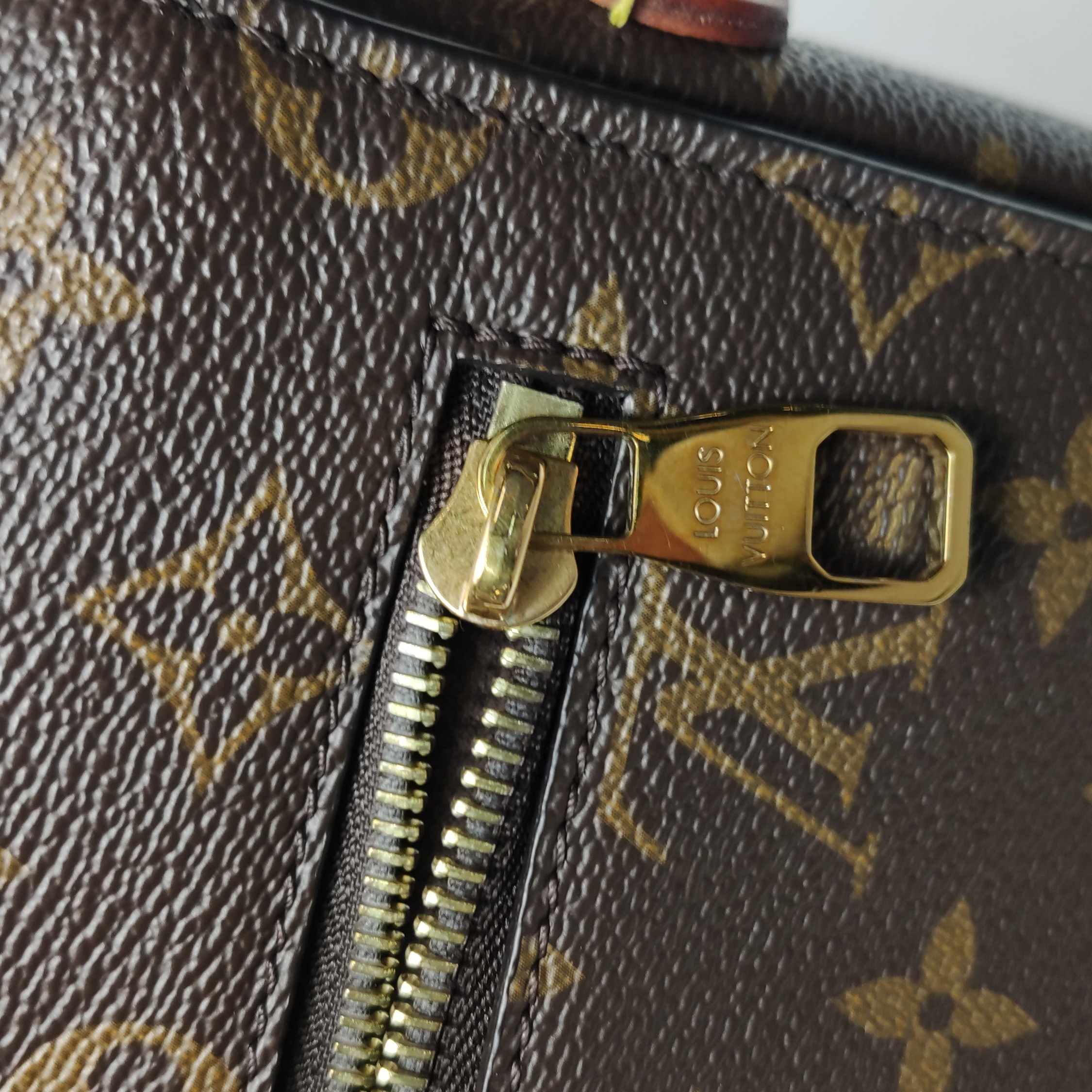 Louis Vuitton Pochette Metis Monogram Canvas — photo 16 of 22