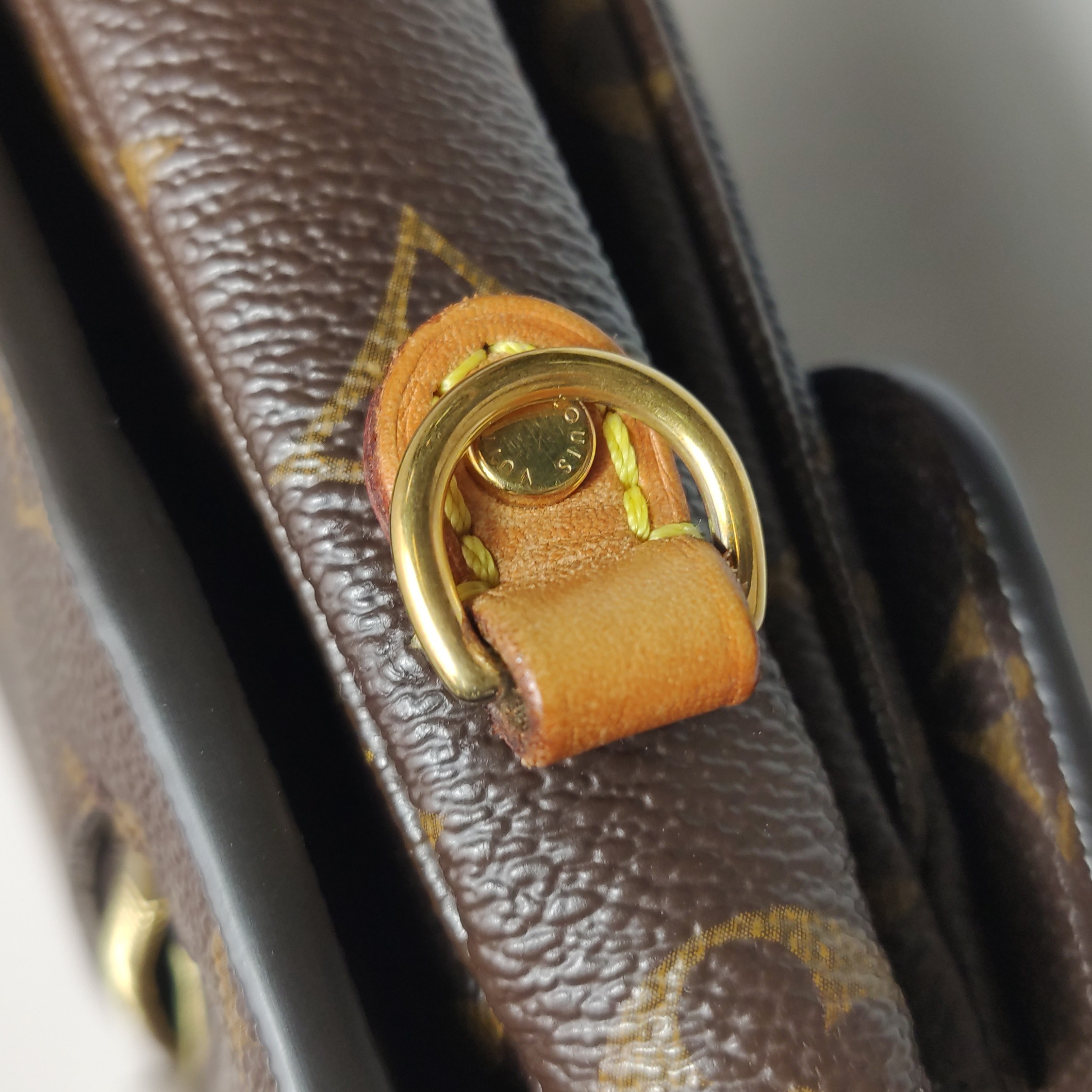 Louis Vuitton Pochette Metis Monogram Canvas — photo 20 of 22