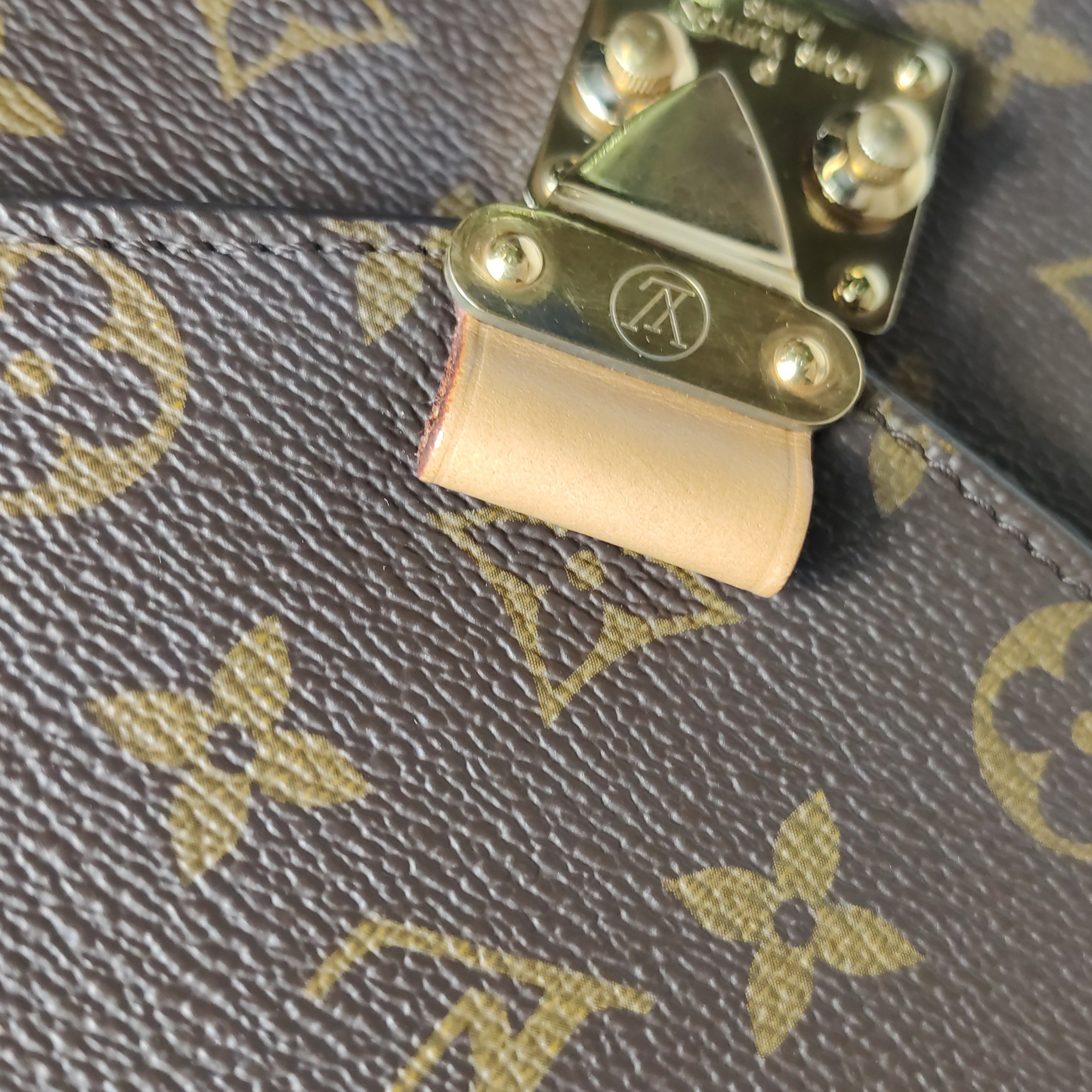 Louis Vuitton Pochette Metis Monogram Canvas — photo 19 of 22
