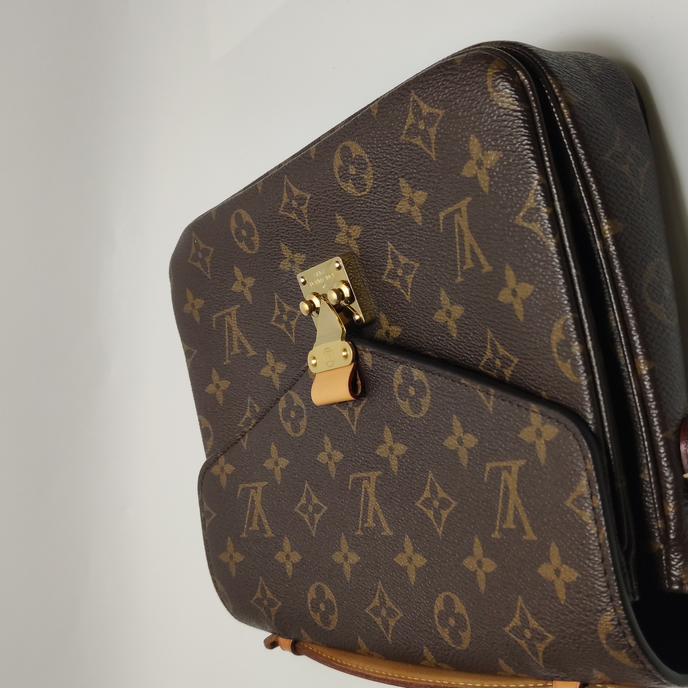 Louis Vuitton Pochette Metis Monogram Canvas — photo 12 of 22