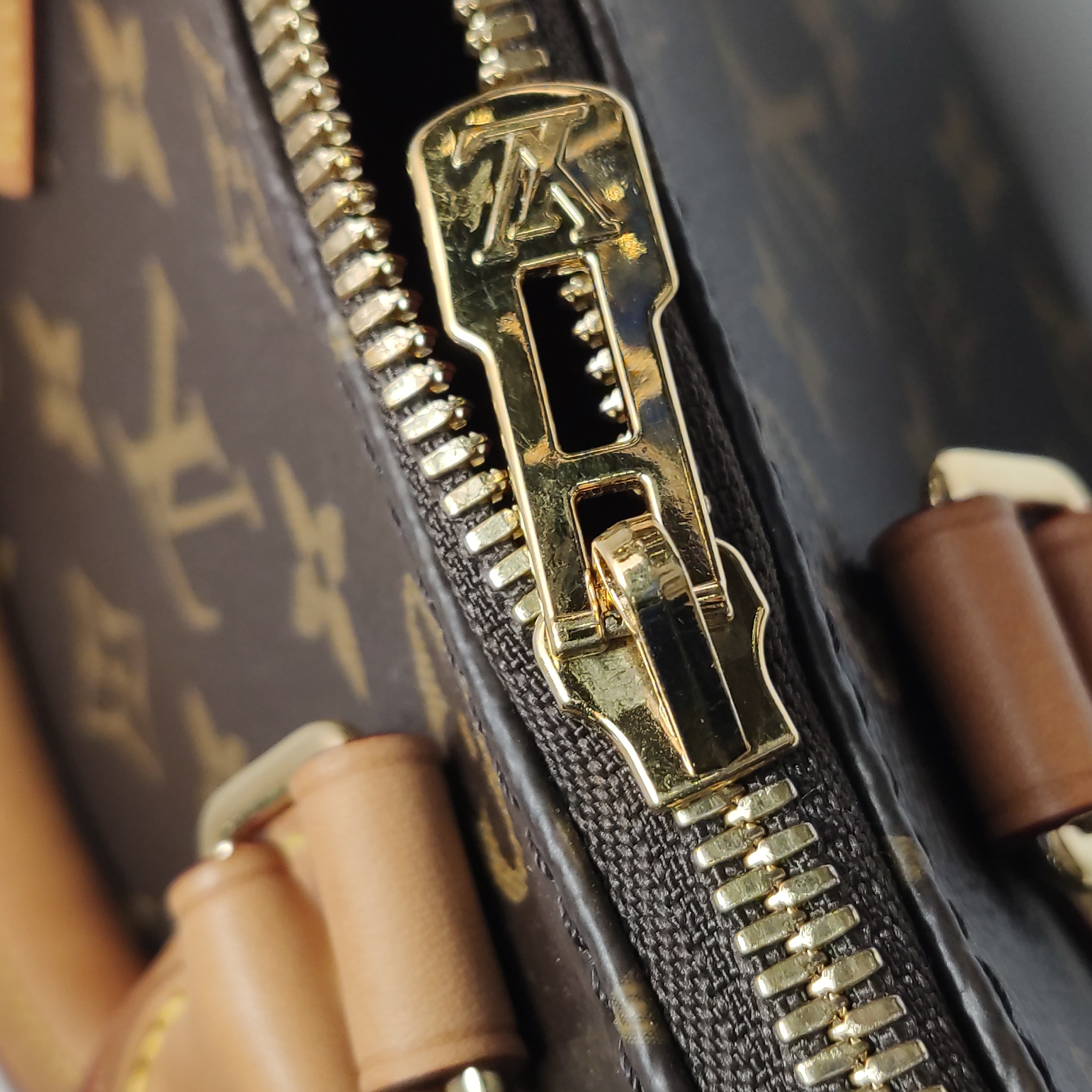 Louis Vuitton(LV) Speedy Bandouliere Bag Monogram Canvas 20 — photo 13 of 15