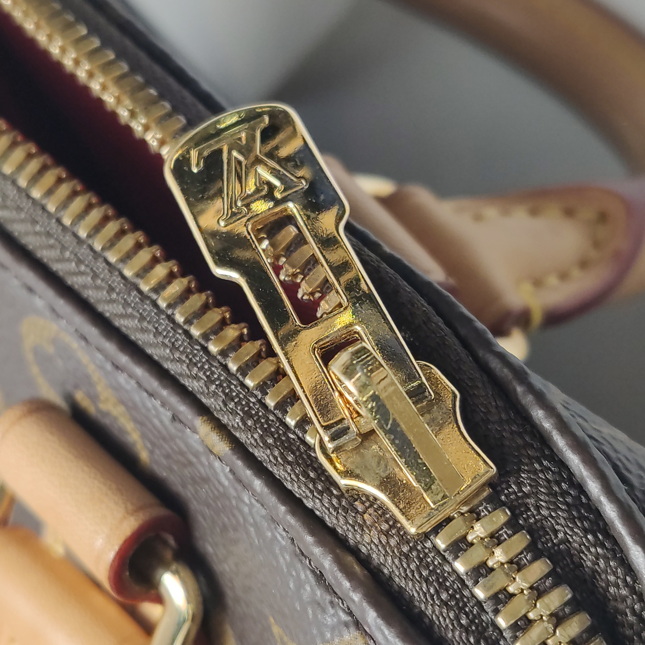 Louis Vuitton(LV) Speedy Bandouliere Bag Monogram Canvas 20 — photo 8 of 14