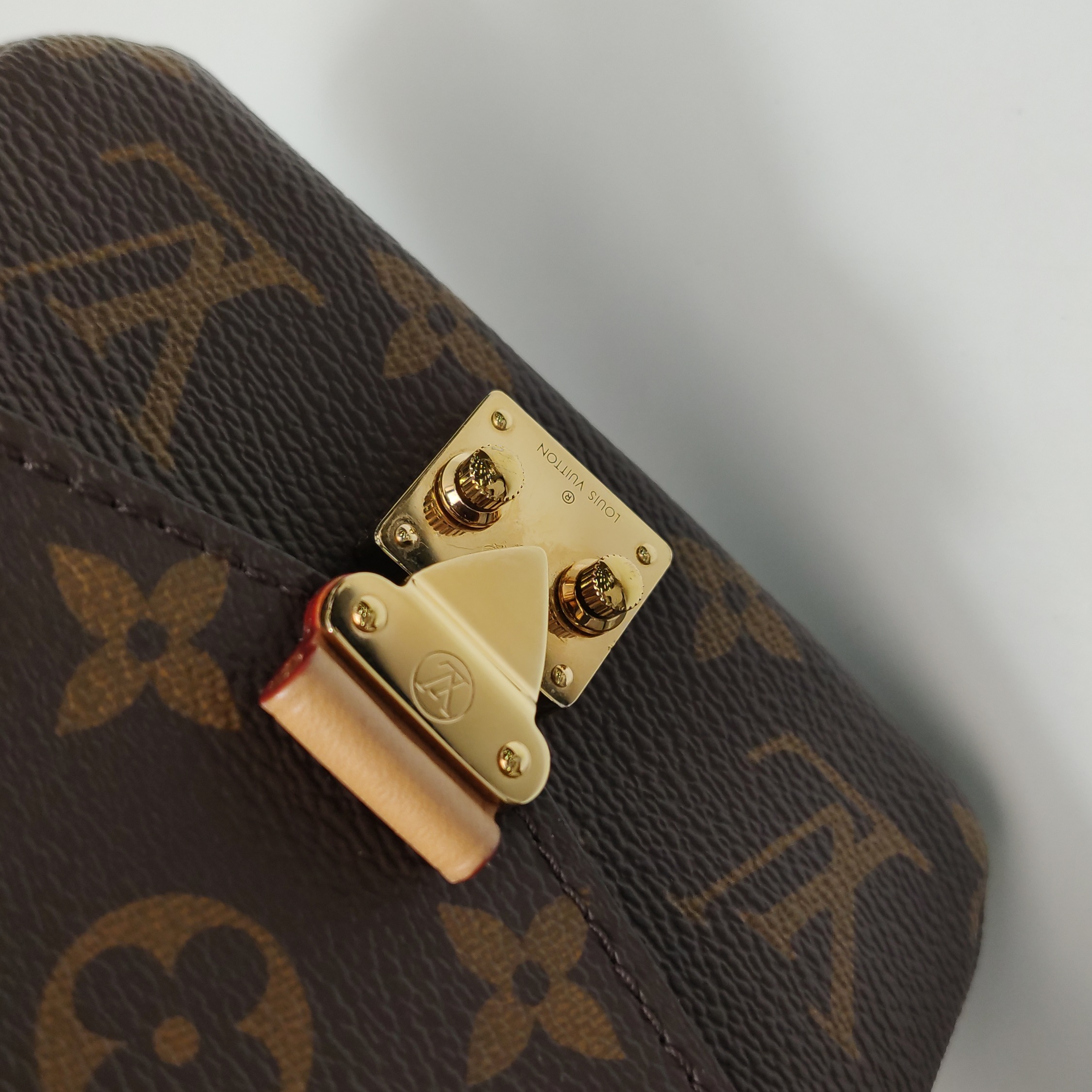 Louis Vuitton(LV) Micro Metis Monogram Canvas — photo 10 of 19