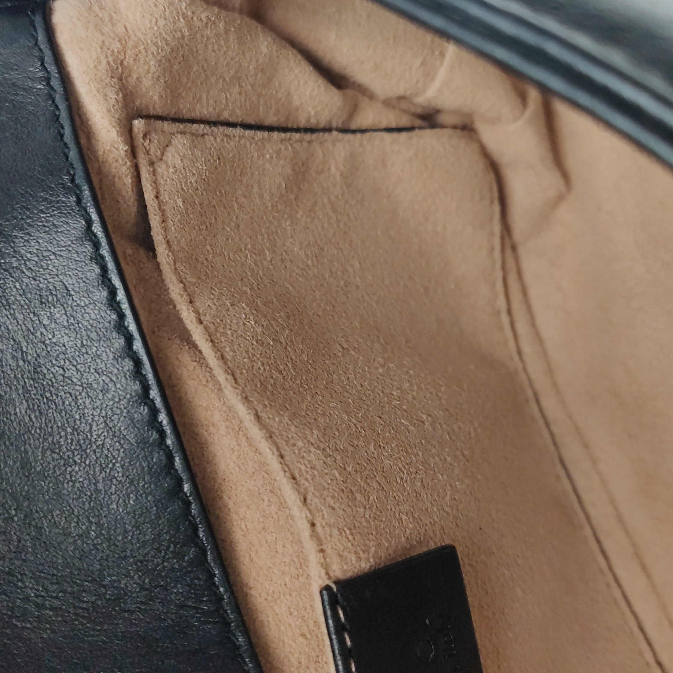 Gucci GG Marmont Flap Bag Matelasse Leather Small — photo 9 of 22