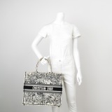 Christian Dior Book Tote Embroidered Canvas Large — thumbnail 2