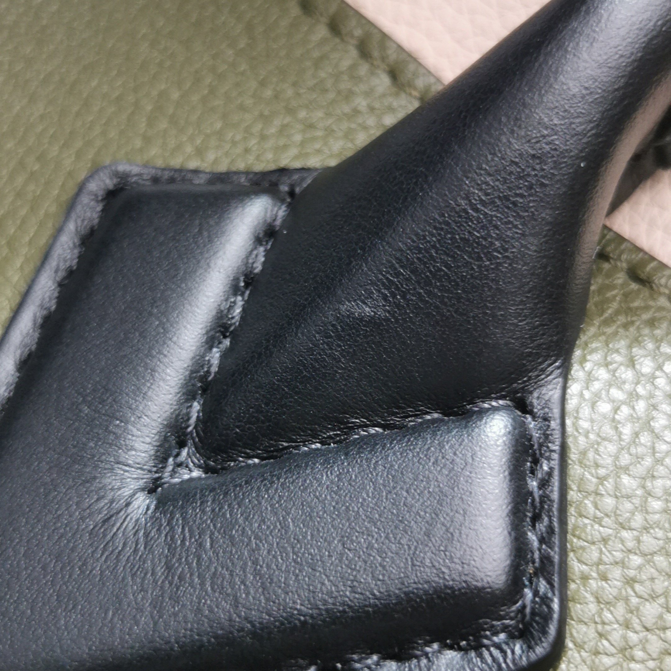 Louis Vuitton(LV) On My Side Tote Leather with Monogram Canvas MM — photo 16 of 21