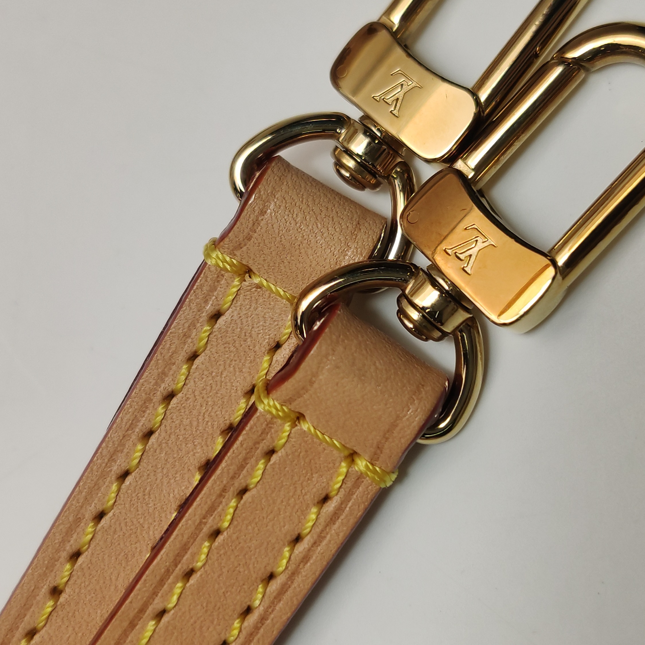 Louis Vuitton(LV) Alma Handbag Limited Edition Monogram Vernis BB — photo 9 of 18