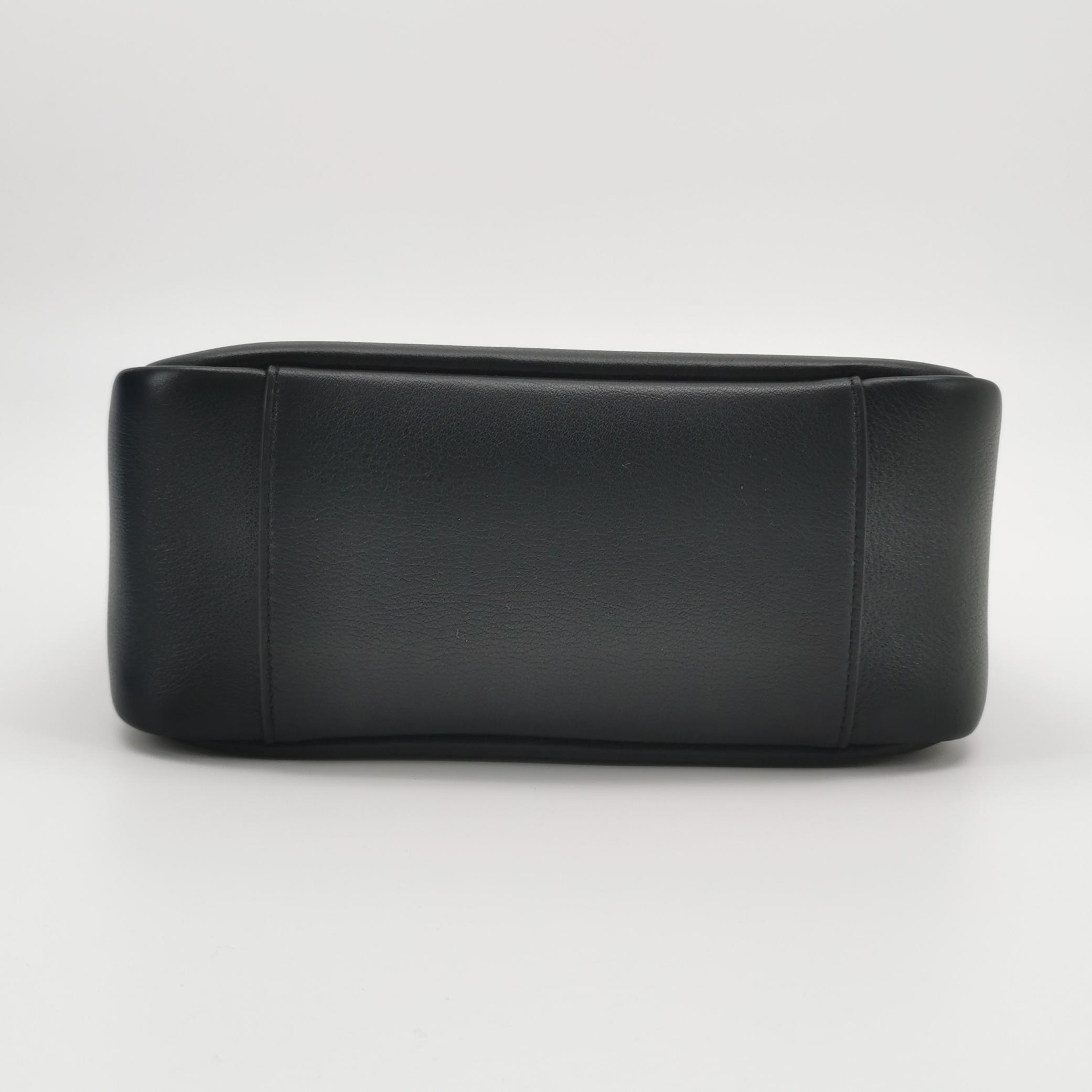 Saint Laurent Le 5 a 7 Supple Hobo Leather Small — photo 7 of 11