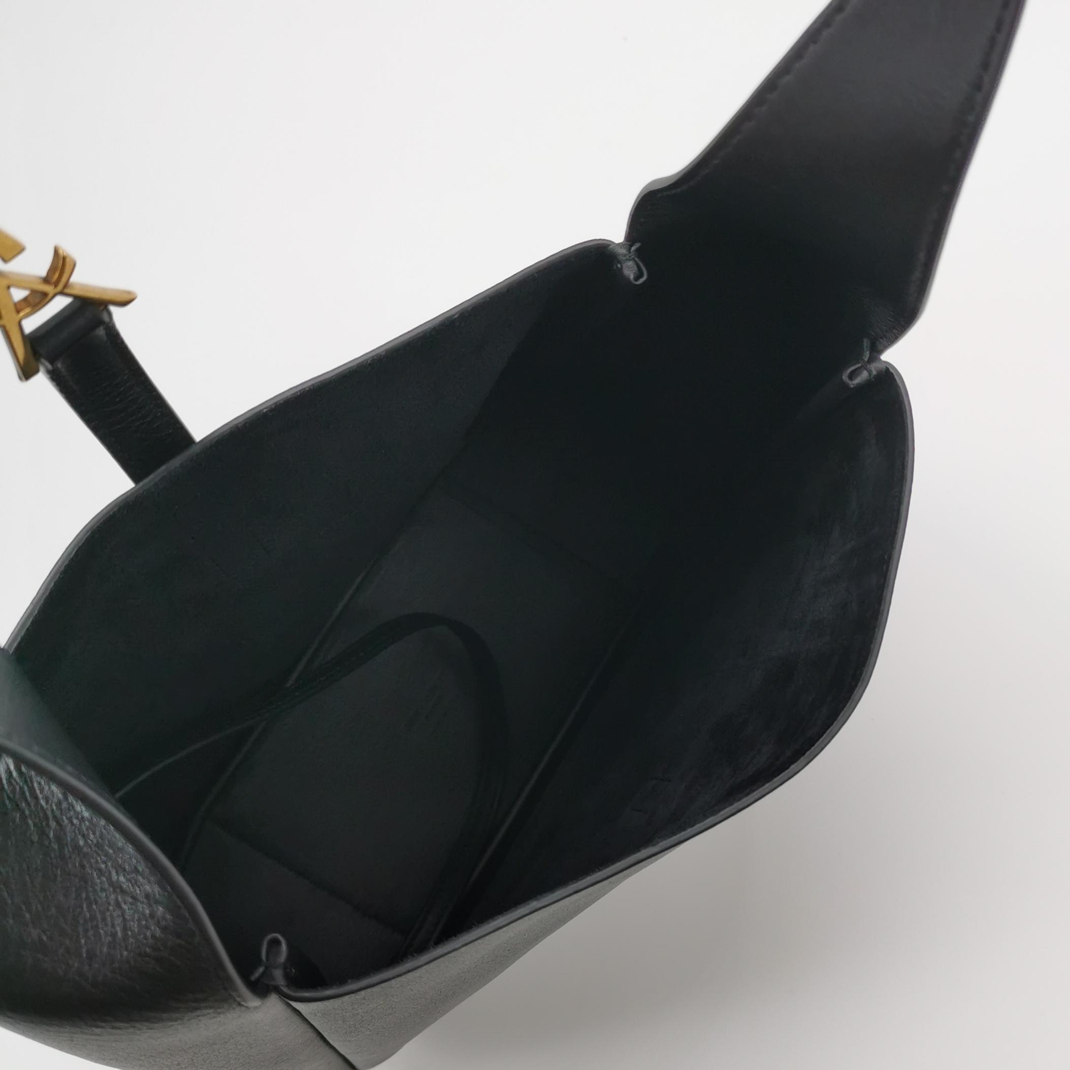 Saint Laurent Le 5 a 7 Supple Hobo Leather Small — photo 8 of 11