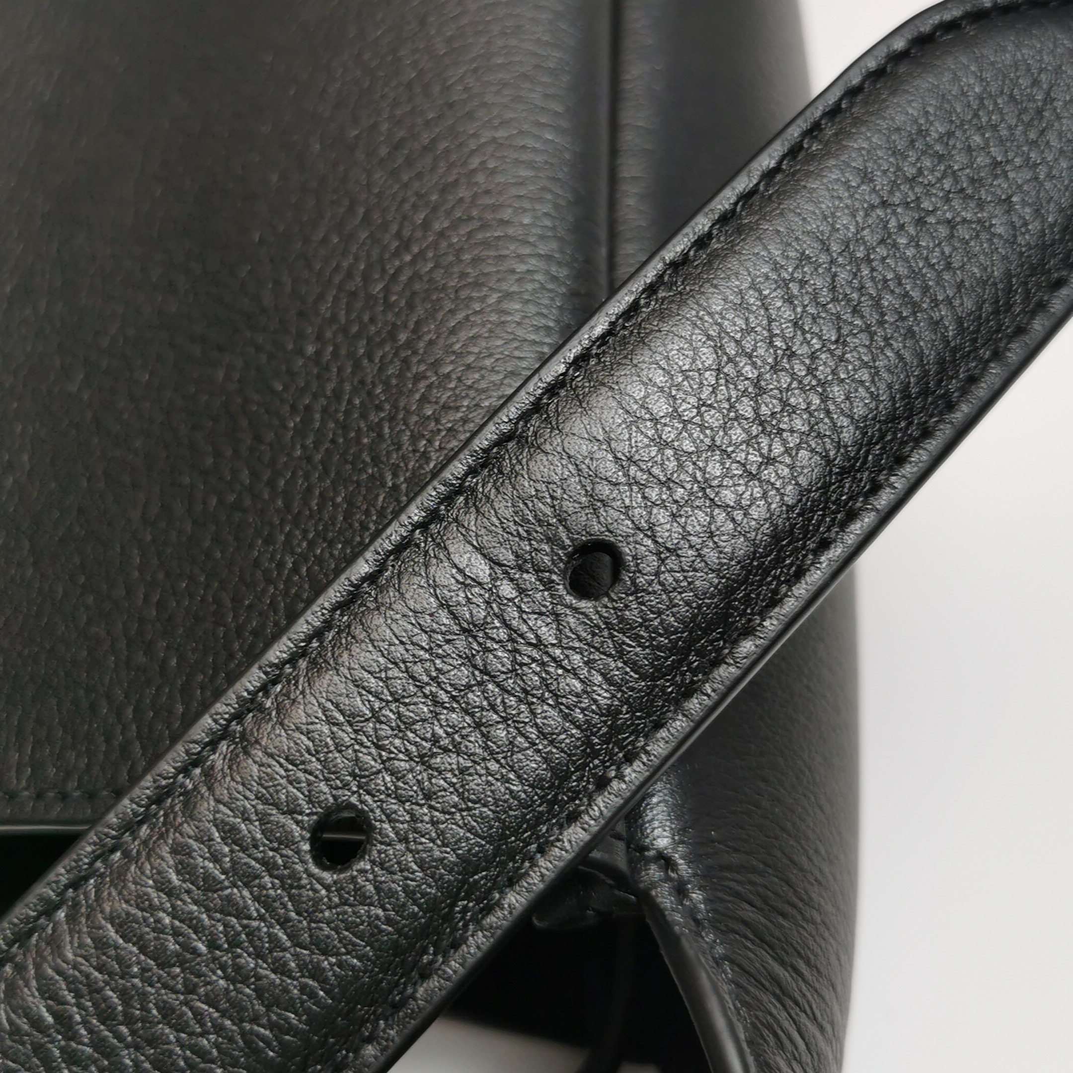 Saint Laurent Le 5 a 7 Supple Hobo Leather Small — photo 10 of 11
