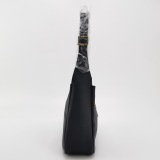 Saint Laurent Le 5 a 7 Supple Hobo Leather Small — thumbnail 4