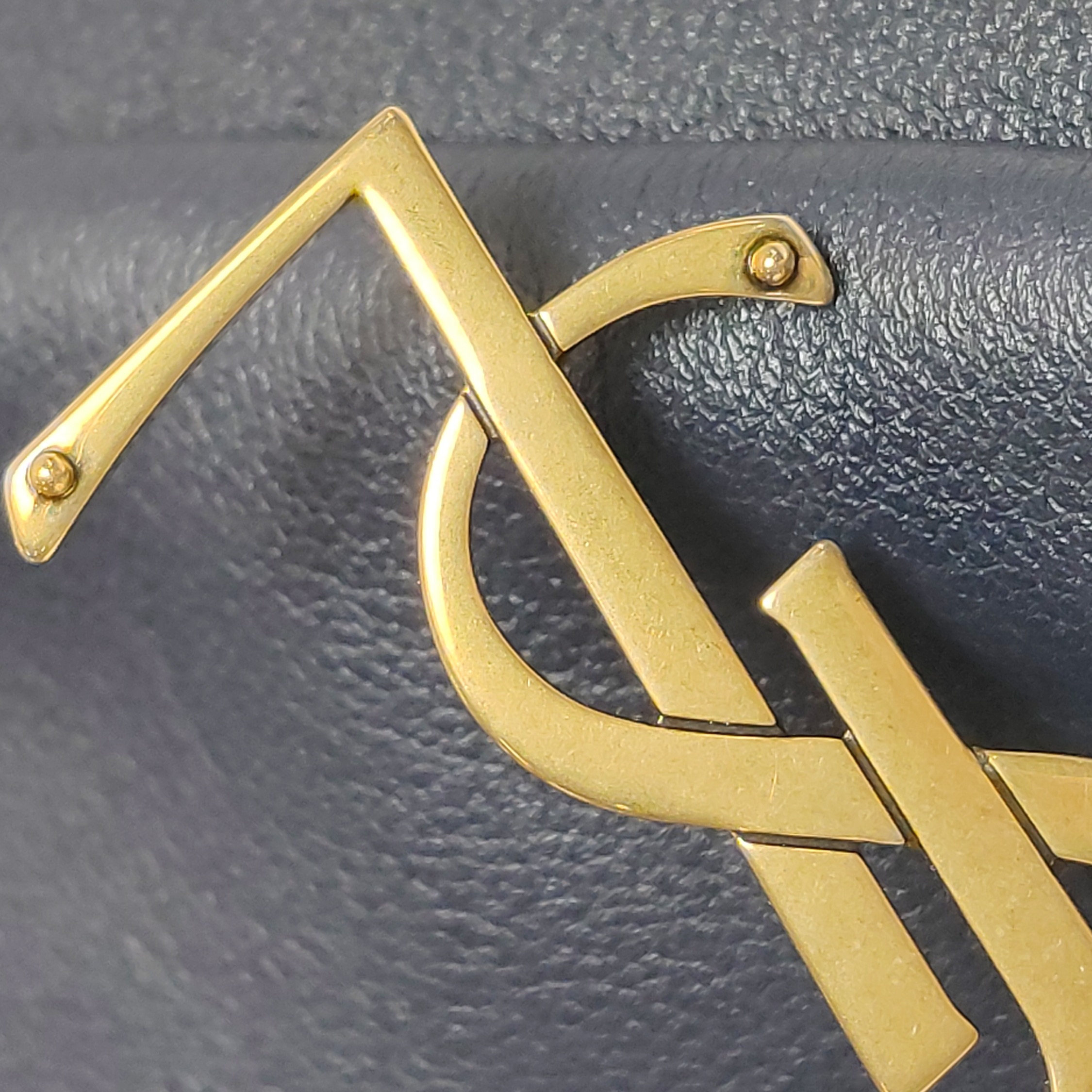 Saint Laurent Le 5 a 7 Supple Hobo Leather Small — photo 11 of 15