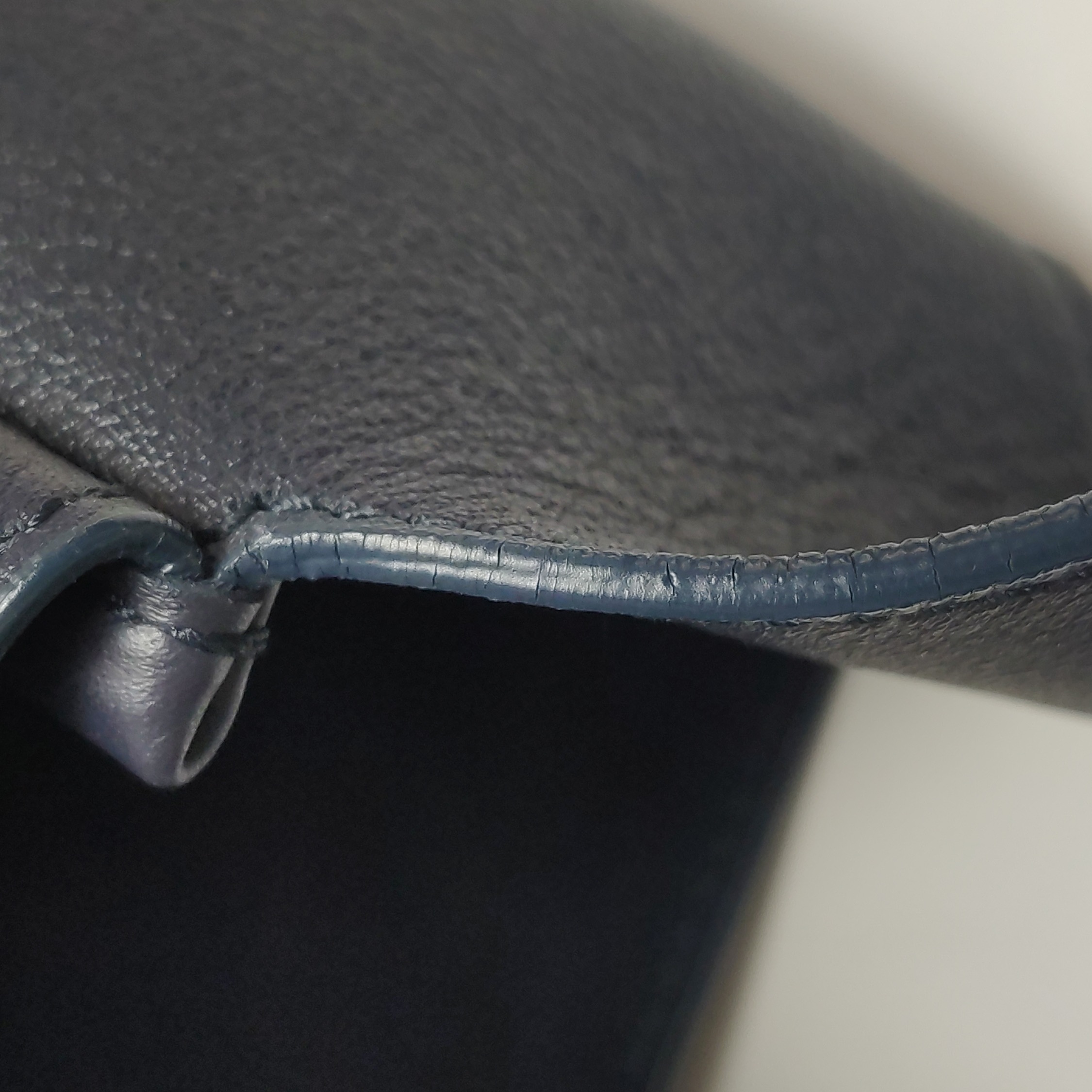 Saint Laurent Le 5 a 7 Supple Hobo Leather Small — photo 13 of 15