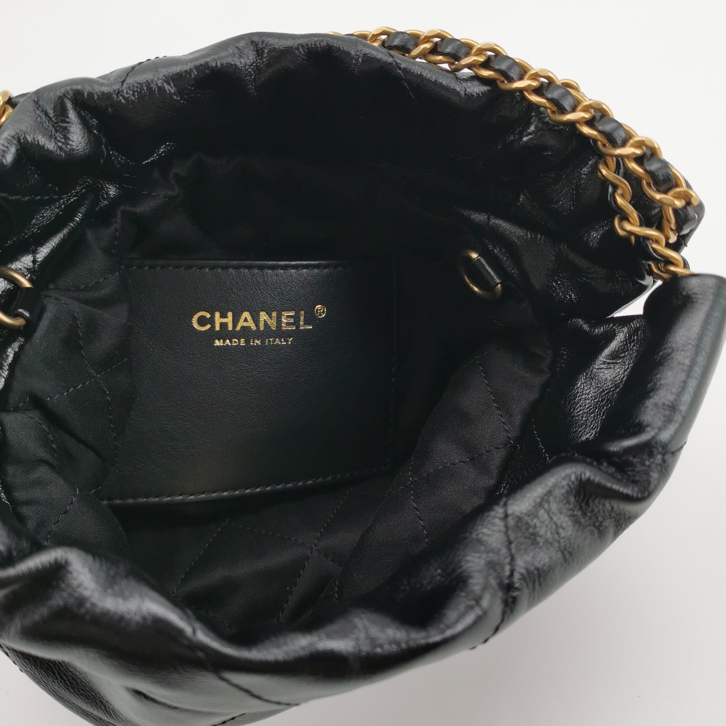 Chanel 22 Chain Hobo Quilted Calfskin Mini — photo 8 of 18