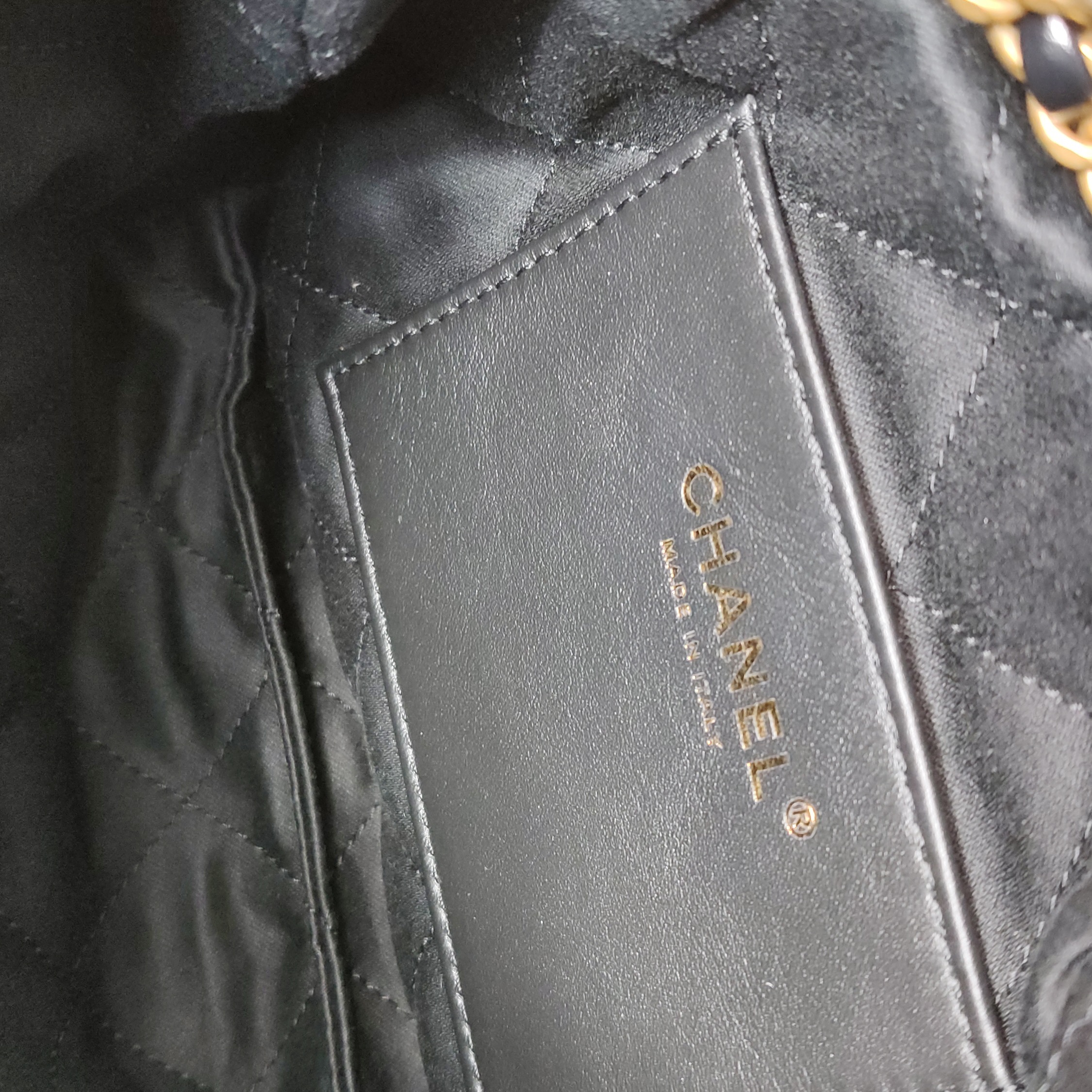 Chanel 22 Chain Hobo Quilted Calfskin Mini — photo 14 of 18