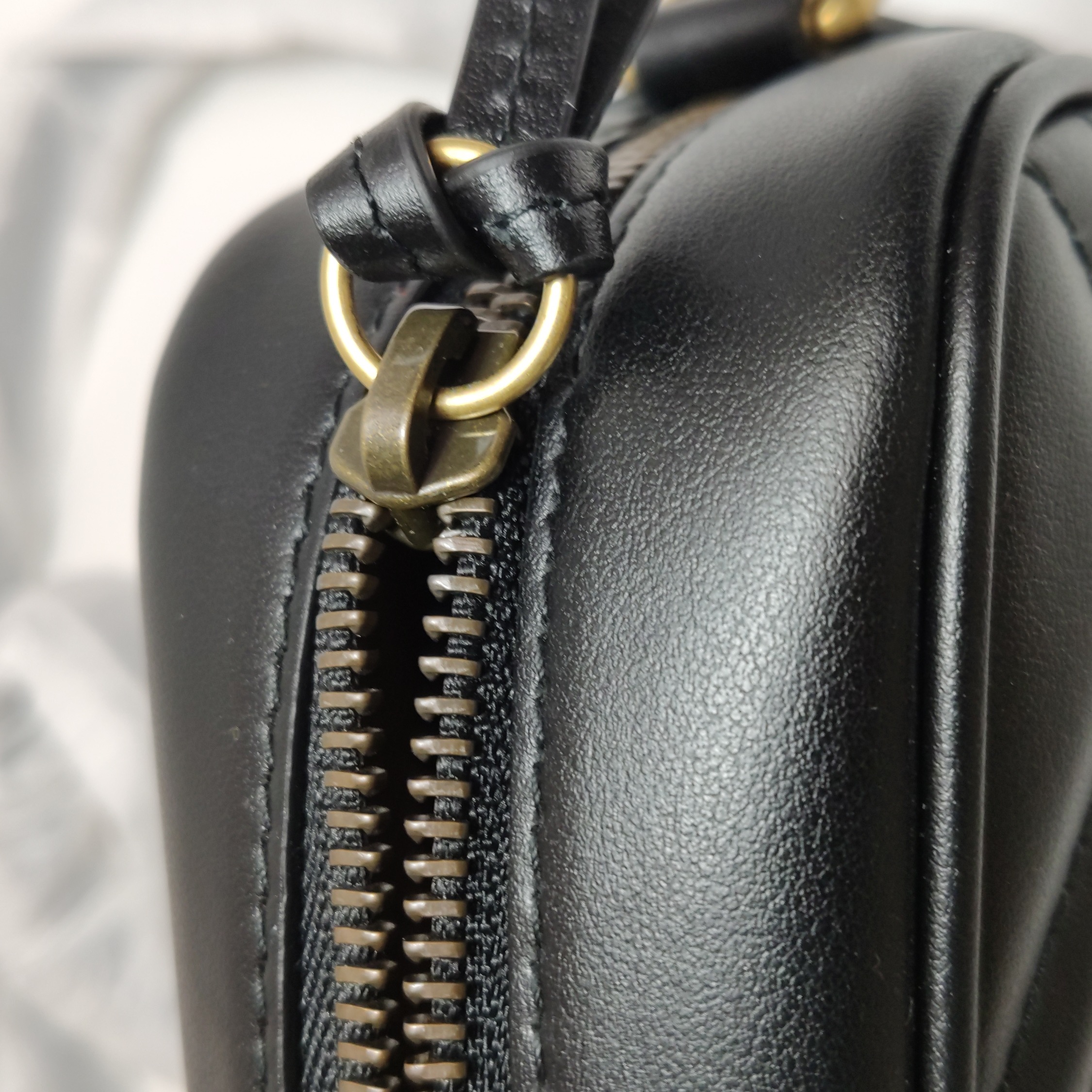 Gucci GG Marmont Shoulder Bag Matelasse Leather Mini — photo 11 of 13
