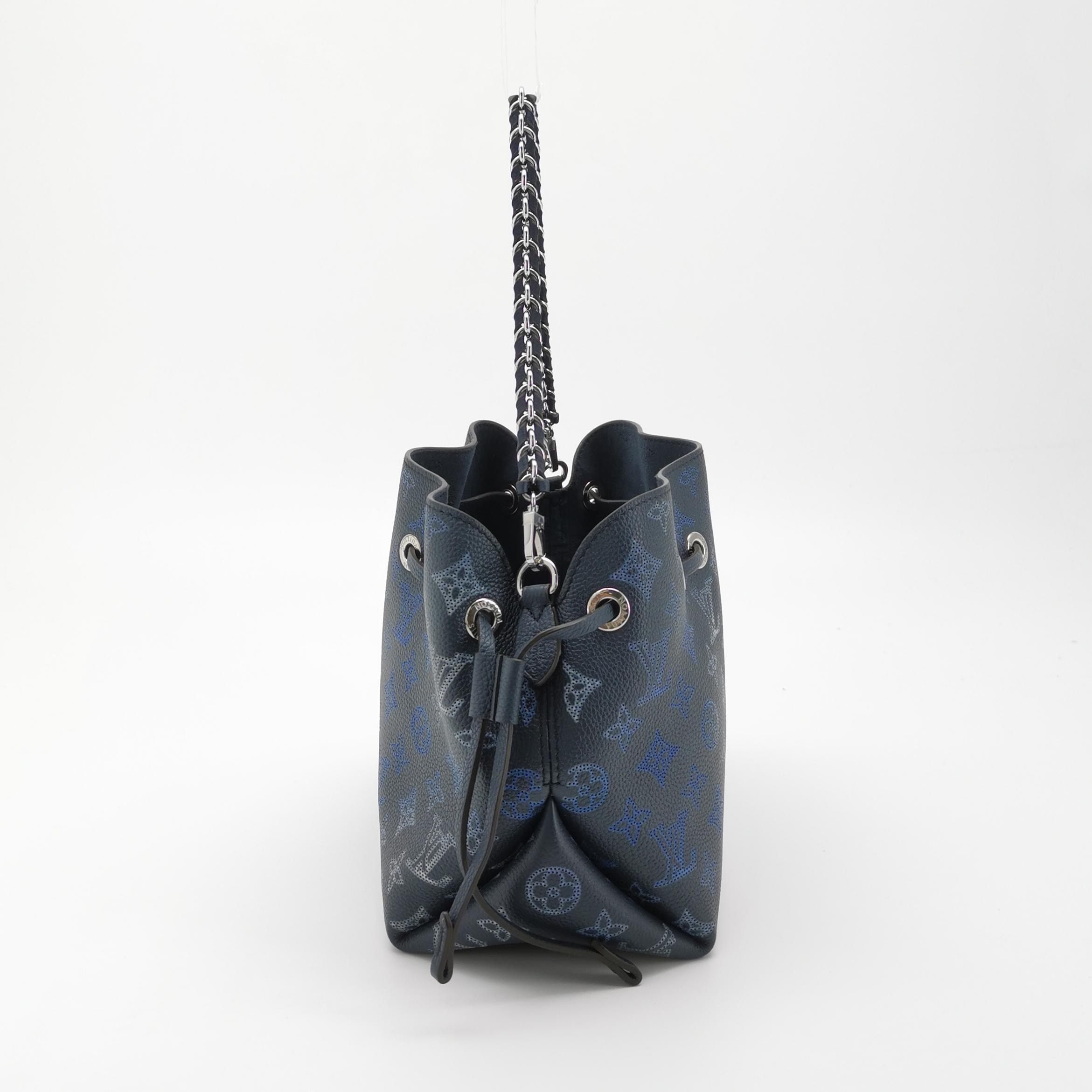 Louis Vuitton(LV) Bella Bucket Bag Flight Mode Mahina Leather — photo 4 of 23